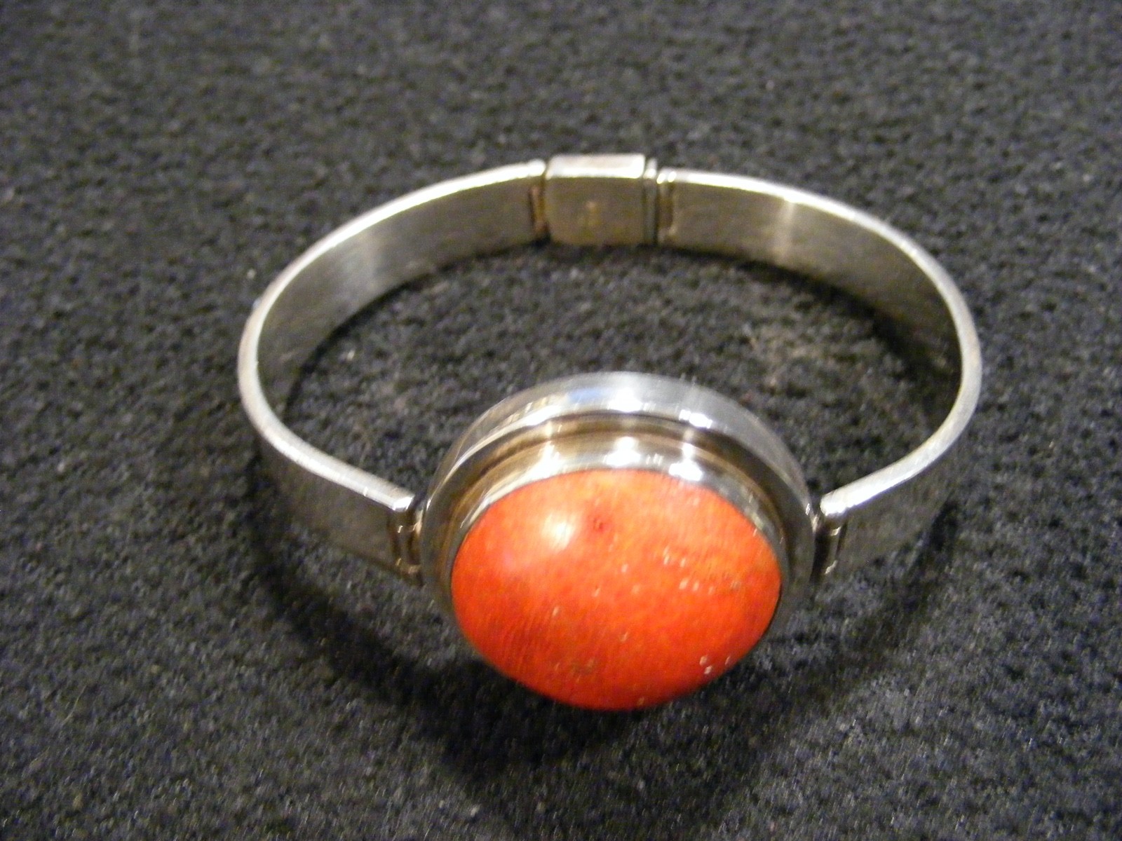 Vintage Modernist sterling silver 925 Coral cabochon Heavy bracelet 36.3g hinged