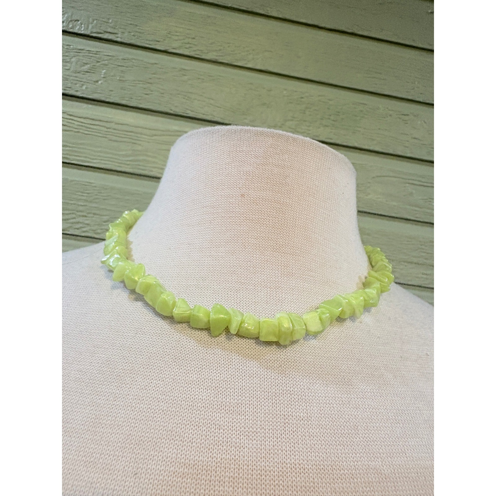 Lime Green Polished Stone Chip Bead Necklace Silver Toggle Clasp 18 Inch