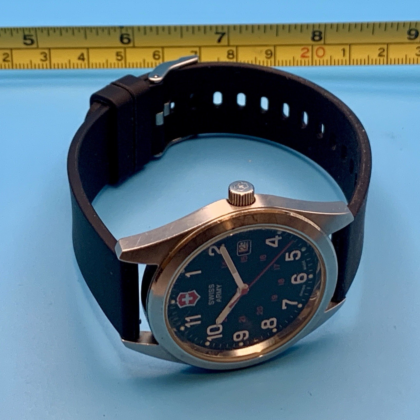 VICTORINOX SWISS ARMY GARRISON Men’s Swiss Field Wristwatch Works New Batt/Strap