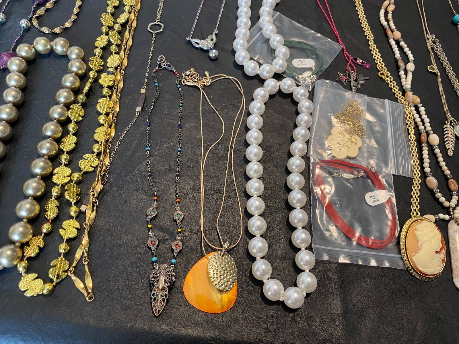 huge lot necklaces jewelry 50+ necklace beaded chain pendant etc. collection N2