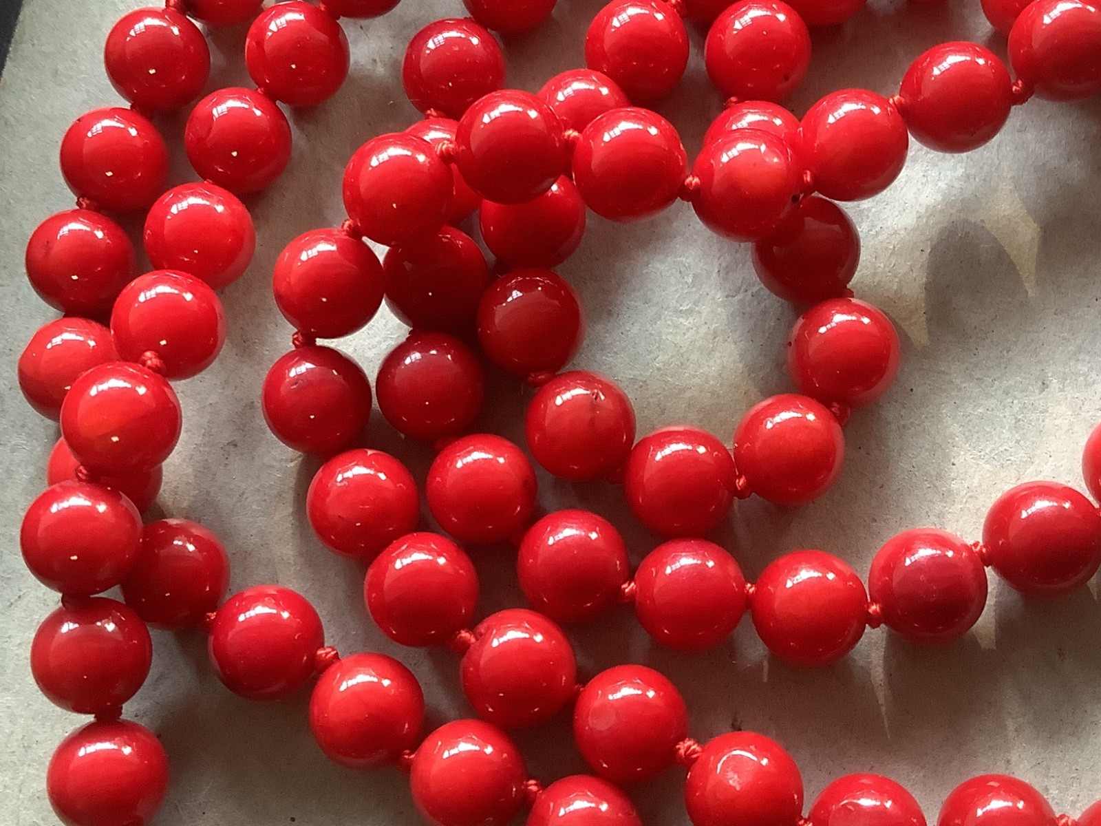 VTG vivid red genuine coral beaded necklace 35″ gorgeous 7mm polished knotted