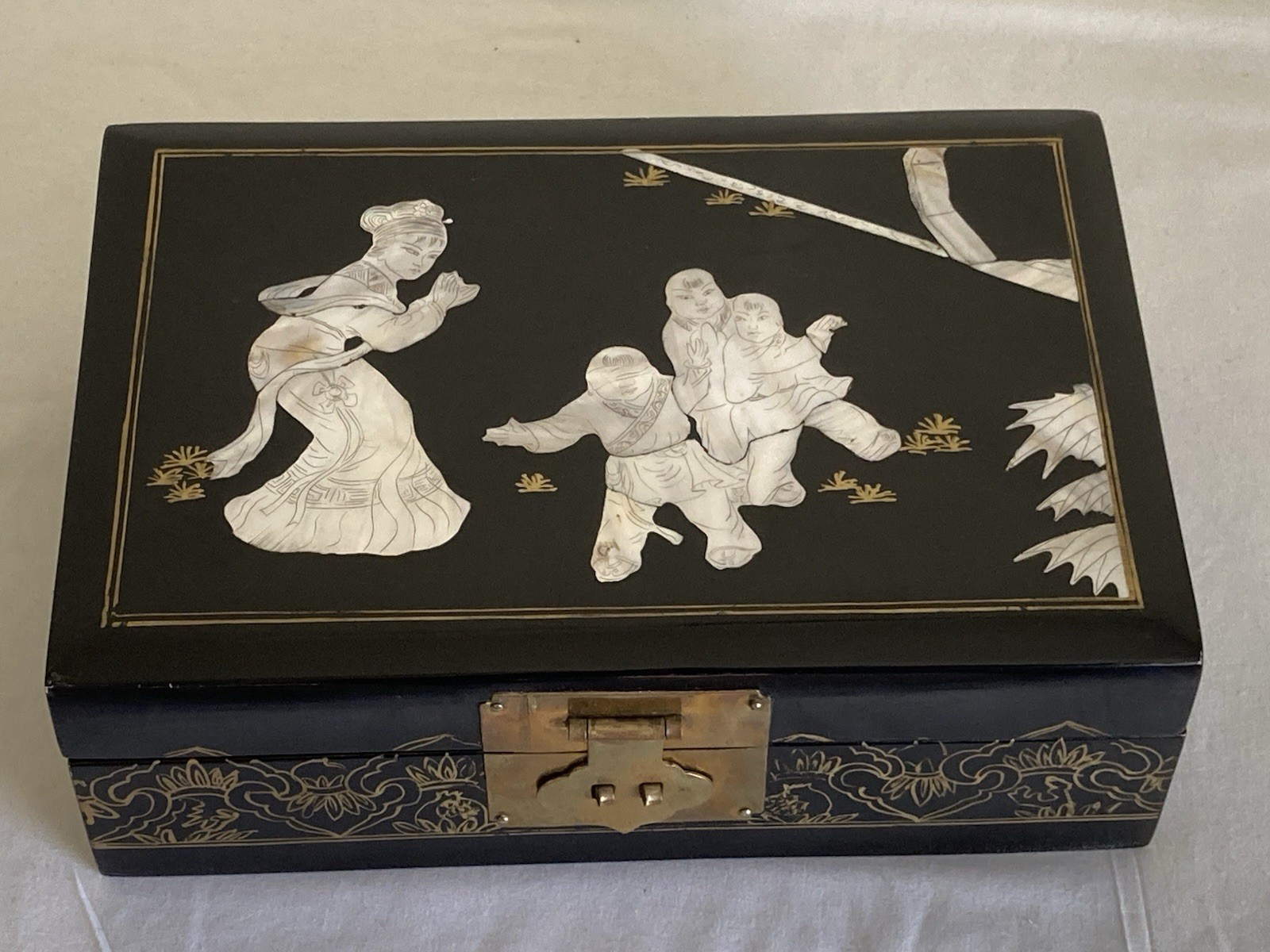 Mid Century Black Lacquer Asia MOP Inlaid Jewelry Box With Removable Tray