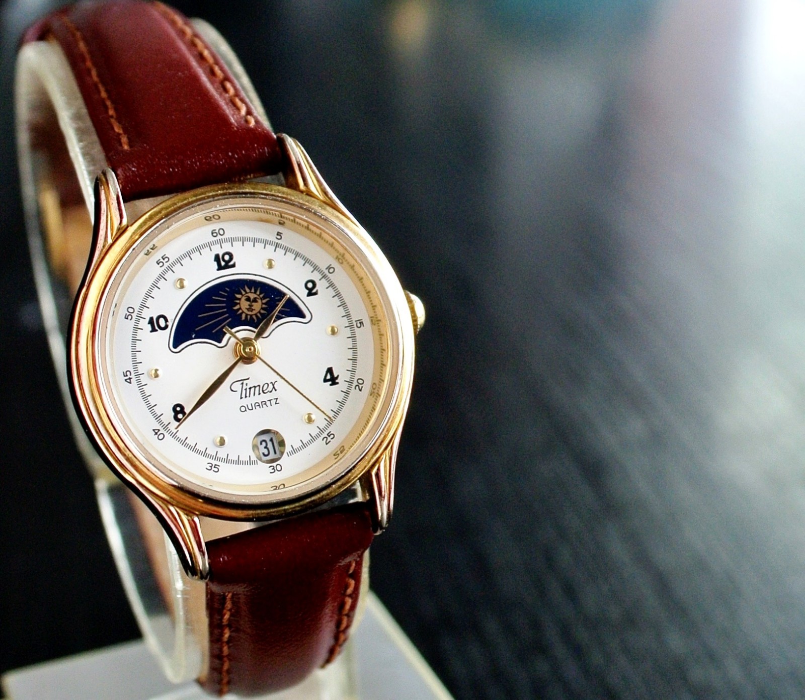 VINTAGE TIMEX DATE ELEGANT MOON PHASE QUARTZ WOMEN’S GOLDEN BROWN LEATHER WATCH