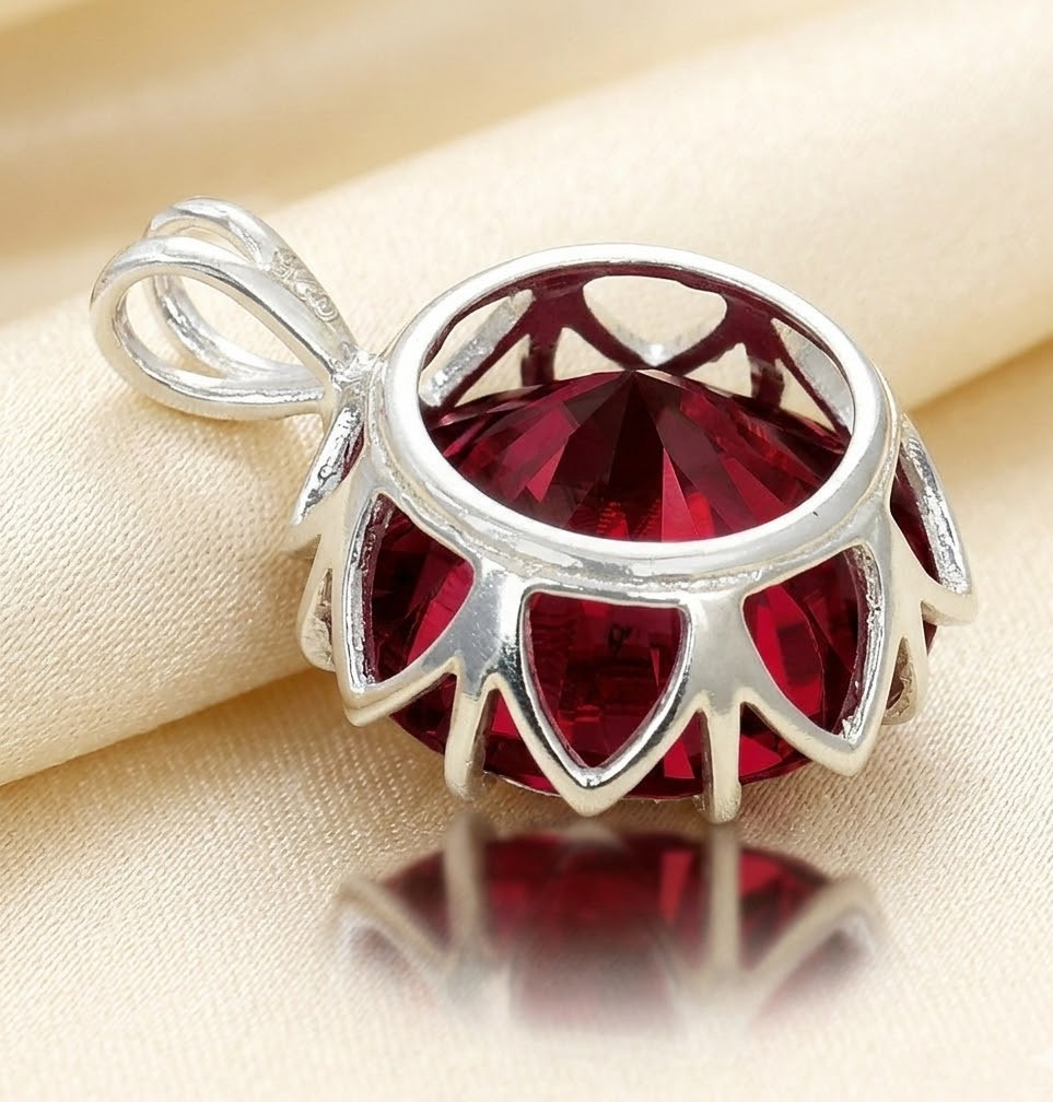Lovely 20.00 Ct Certified Red Diamond Pendant, Tariffs FREE & matching Studs