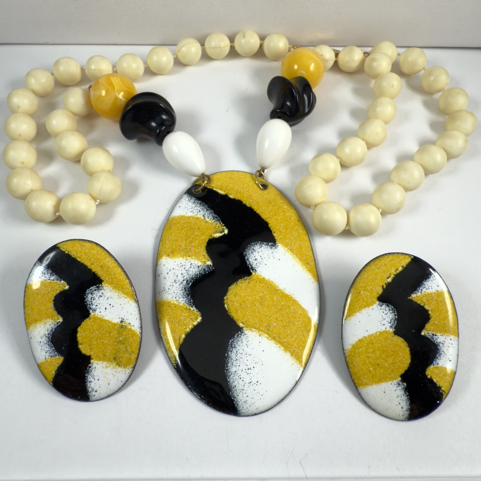 VTG Yellow White Black Enameled Metal Plastic Beaded Necklace & Pierced Earrings