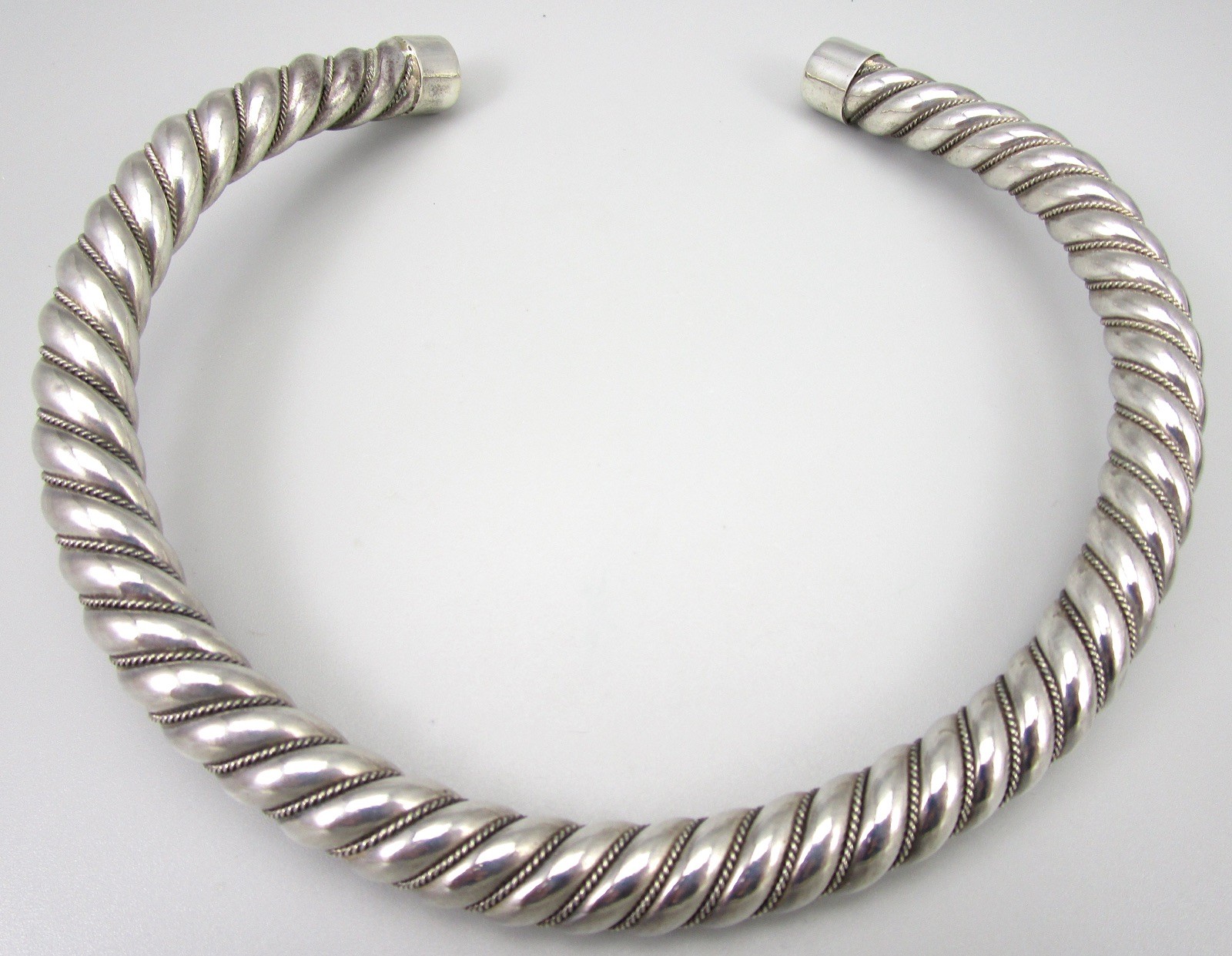 UNUSUAL HEAVY MEXICAN STERLING SILVER NECKWIRE TORQUE COLLAR NECKLACE 82G