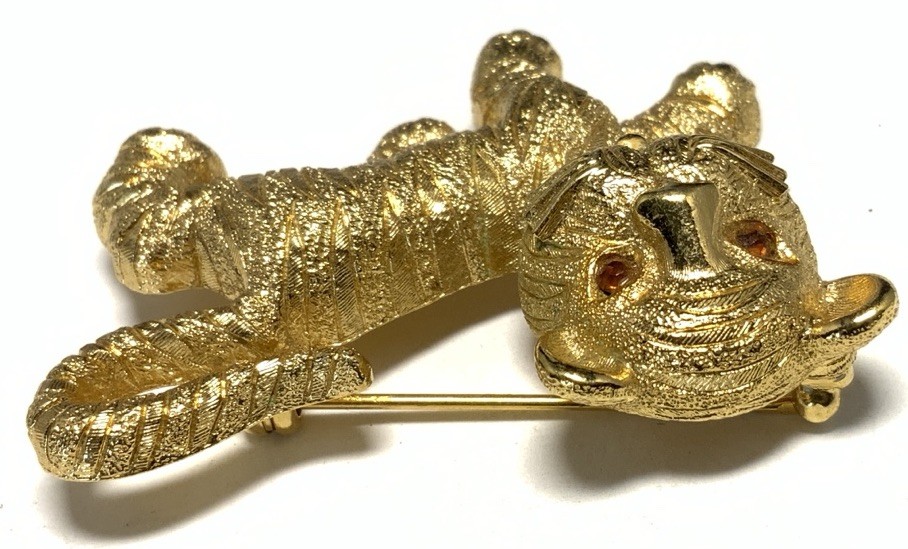 Monet Gold Tone Orange Rhinestone Eyed Cat Pin LY108