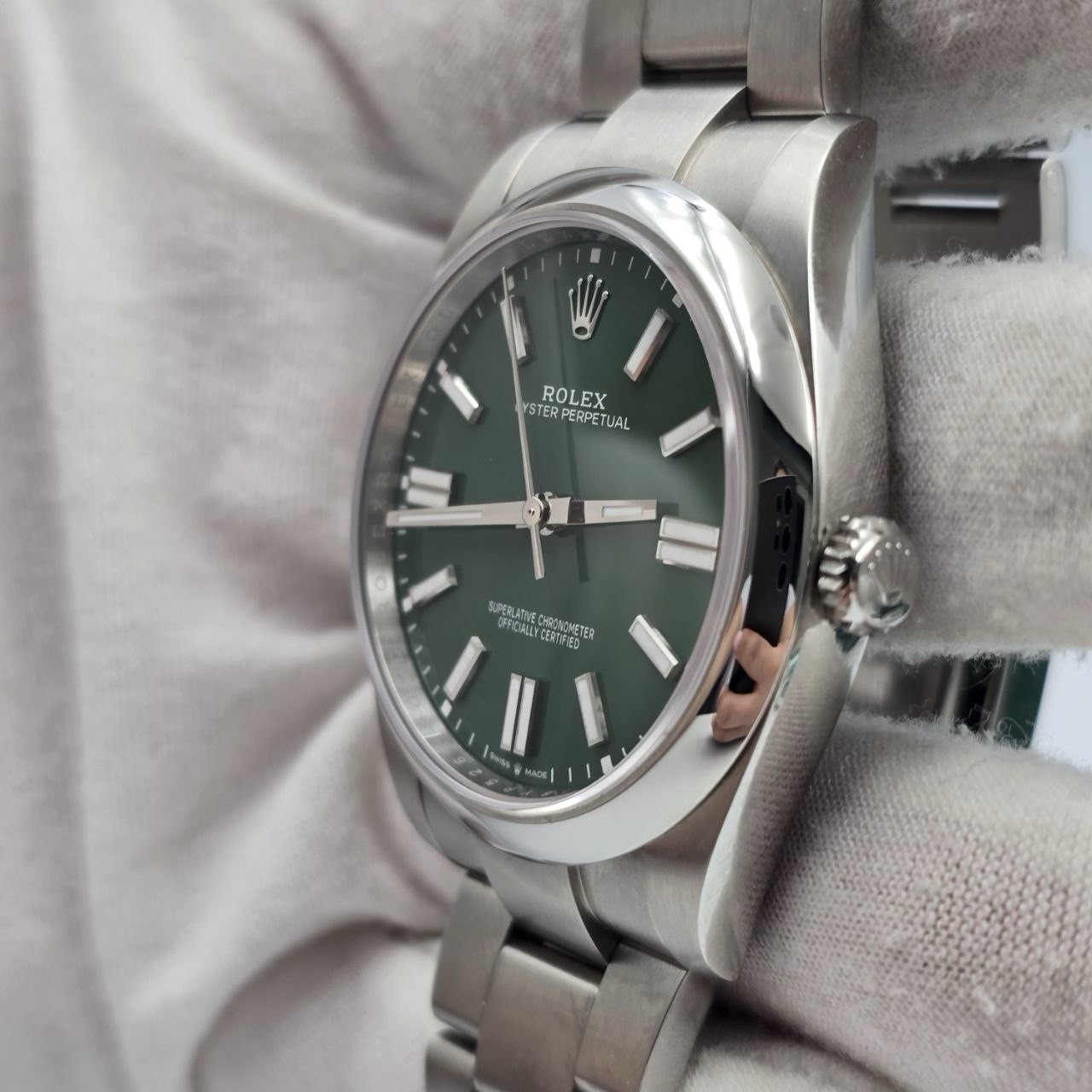 2024 PAPERS Rolex Oyster Perpetual 41mm Green Dial Steel 124300 BOX
