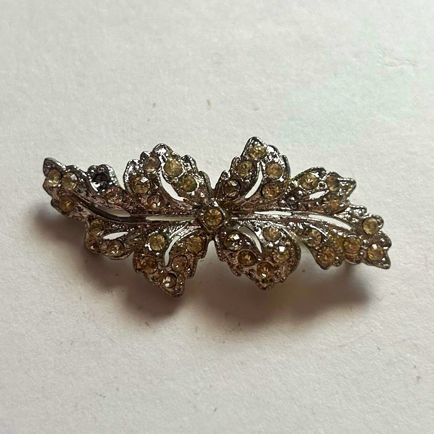 Silver Tone Leaf Cluster Rhinestone Brooch Pin – Clear/Colorless Round Stones