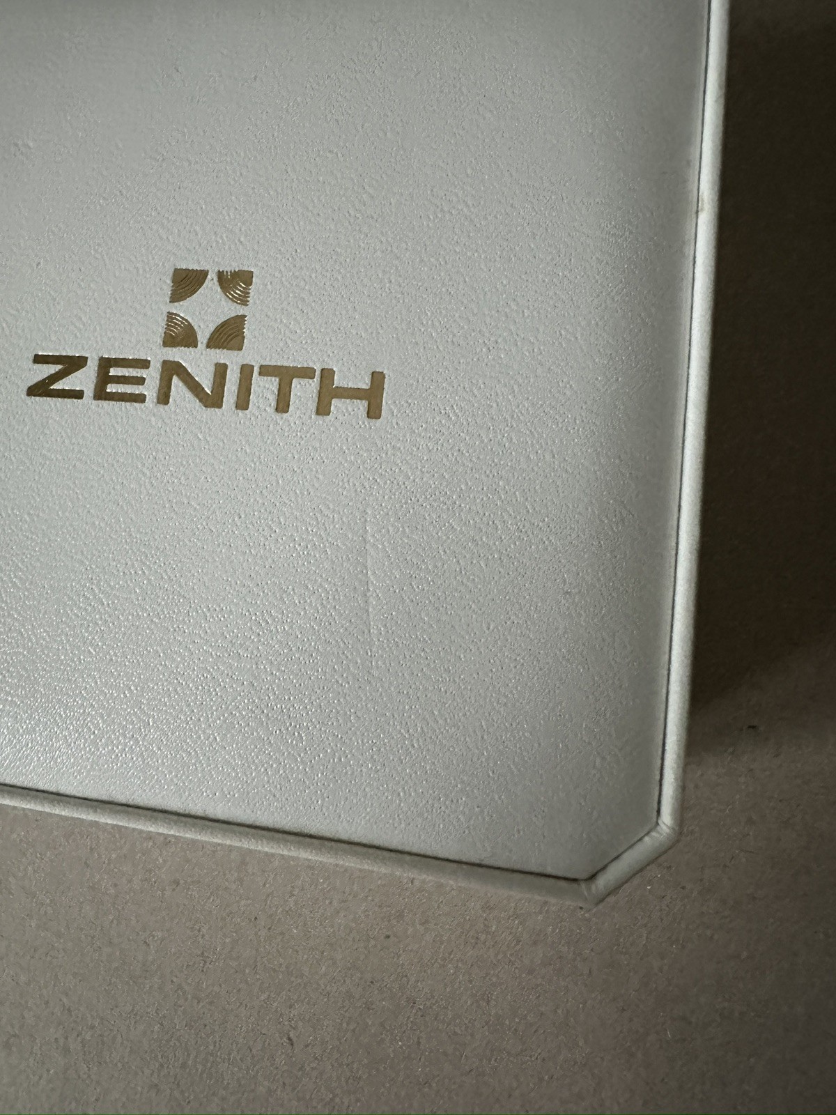 Vintage Zenith Pacific museum lady Quartz ETA 255.441 with box – working