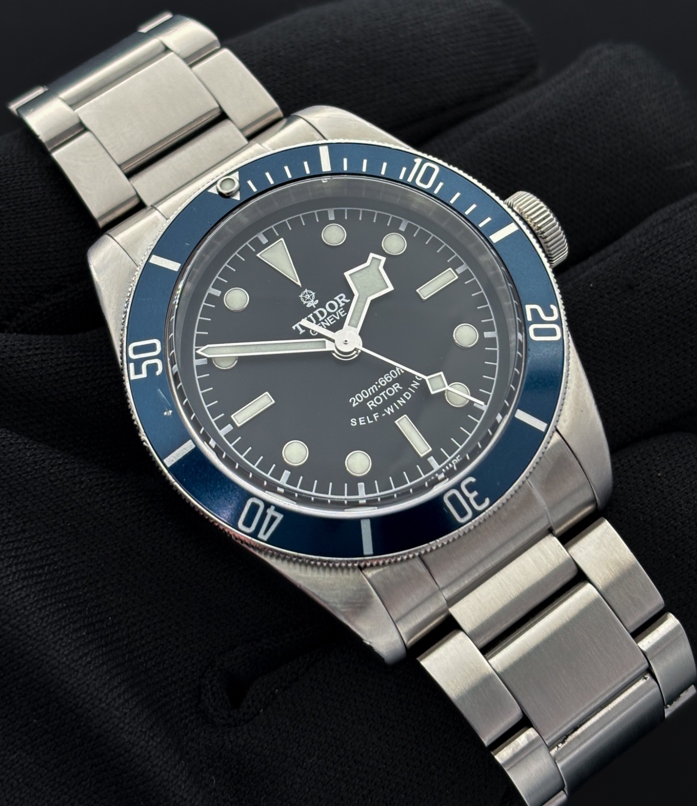 Tudor Black Bay 79220B Smiley ETA Rose Dial Blue Bezel Full Set 41mm