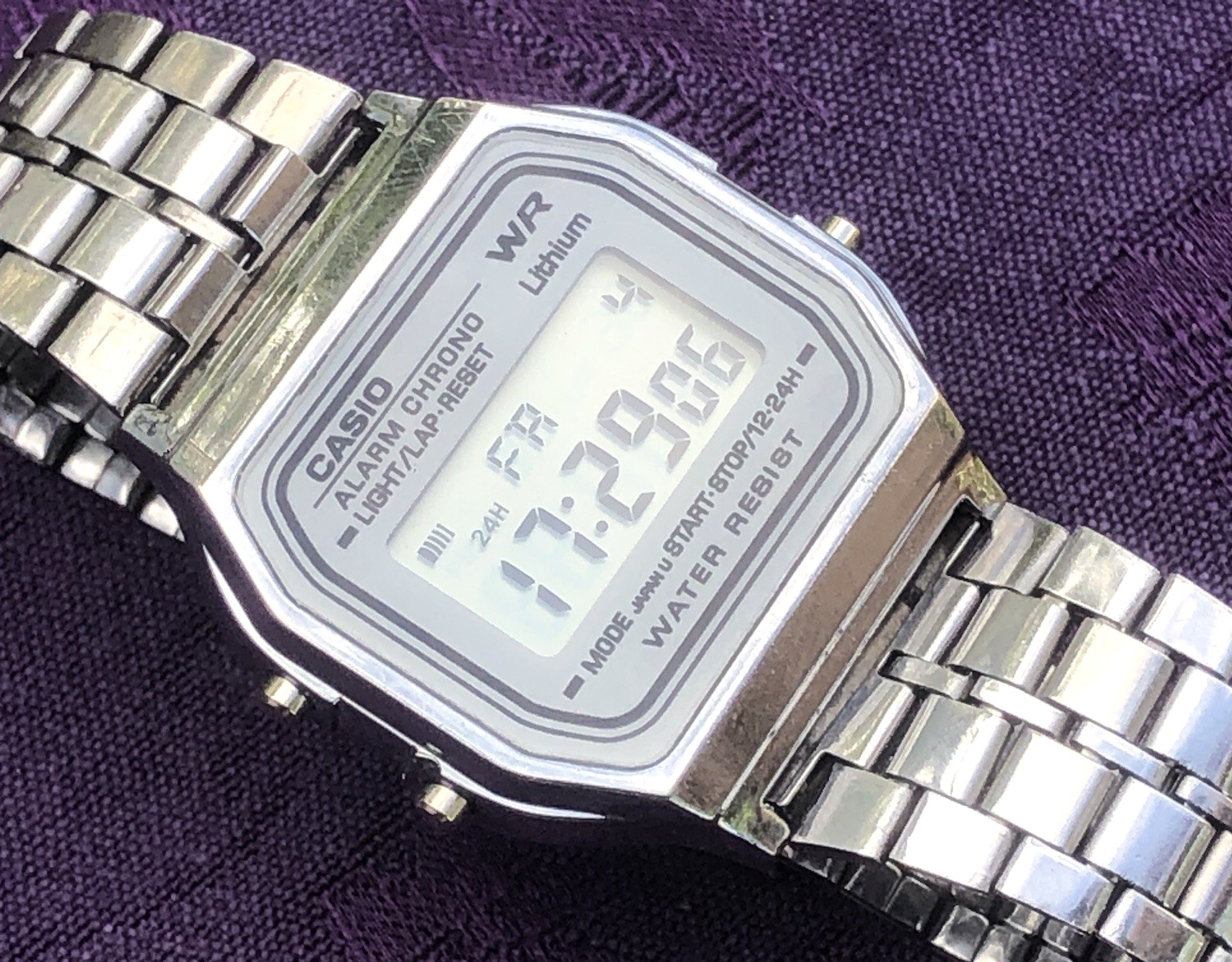 Vintage Japan watch Alarm Chrono Digital Casio-QUARTZ 593 A159W