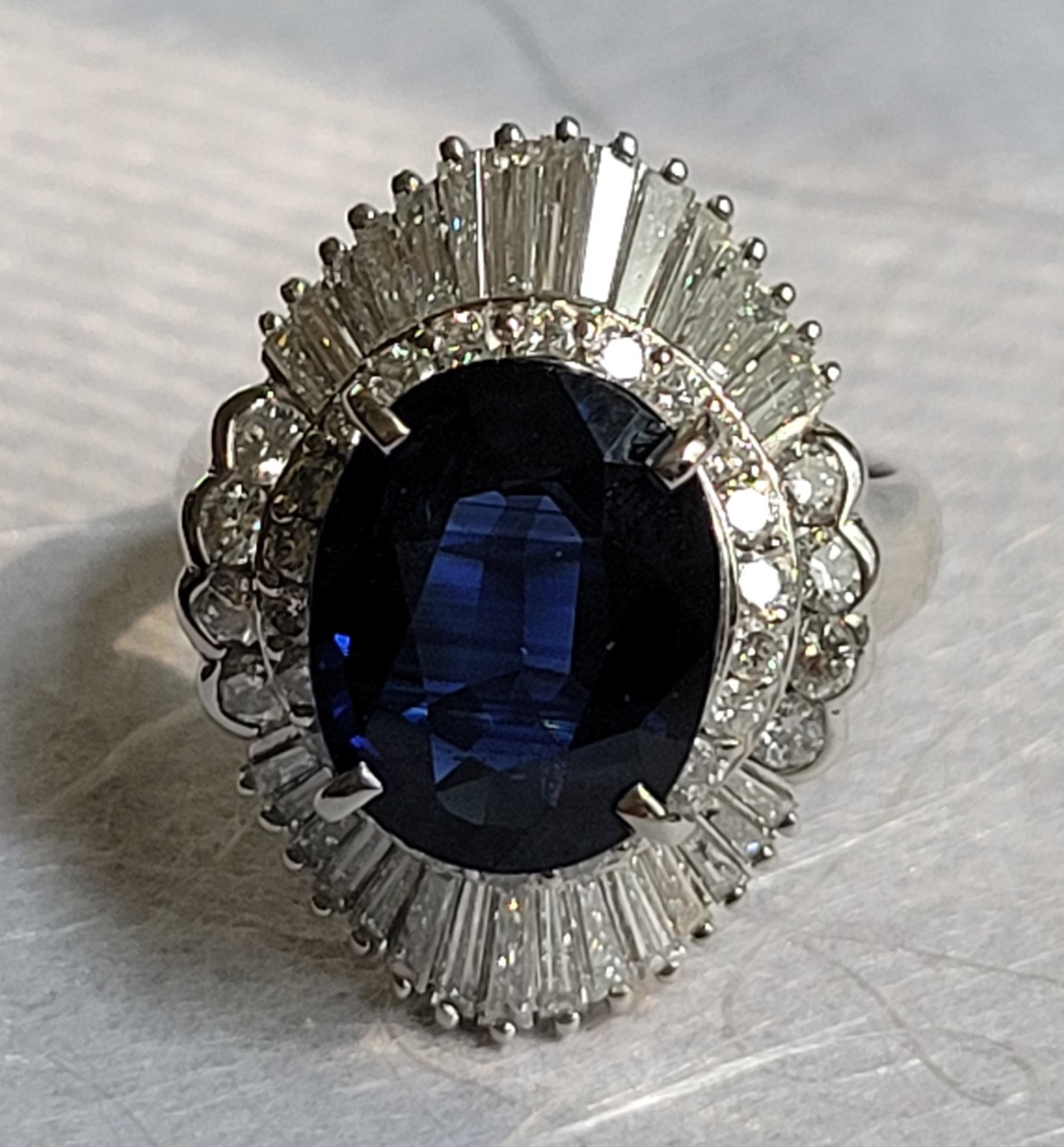 GORGEOUS ESTATE 4.90 CT OVAL CUT SAPPHIRE 1.47 CT DIAMONDS P900 RING SZ 6 – FS