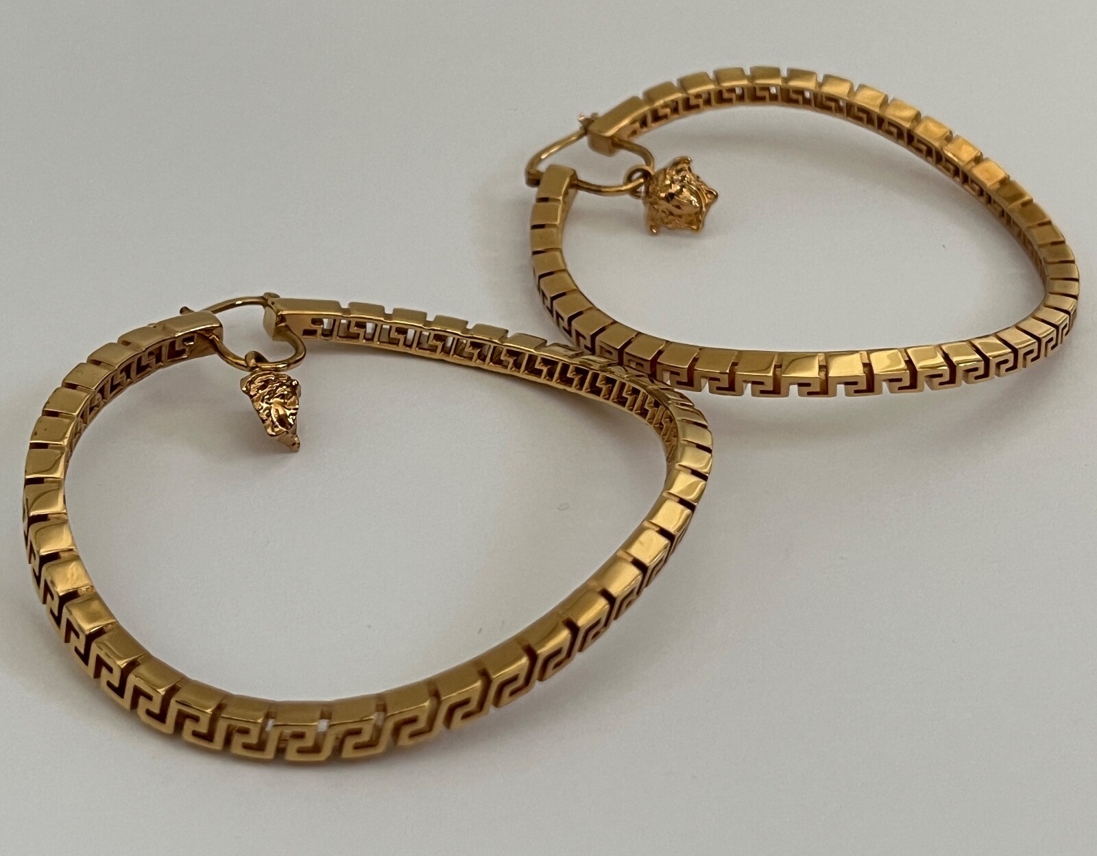 NIB Versace Medusa Logo Charm Greca Greek Key Gold Large Curved Hoop Earrings