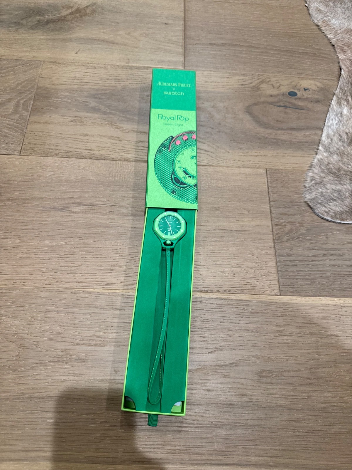 Swatch X “AP” Royal Pop Green Eight Quartz 42mm Green Rubber Strap 30m w/ Box
