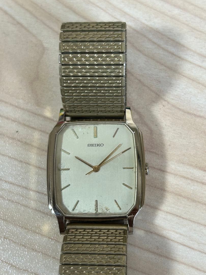 SEIKO quartz watch, nickel alloy case, gold color, working condition.