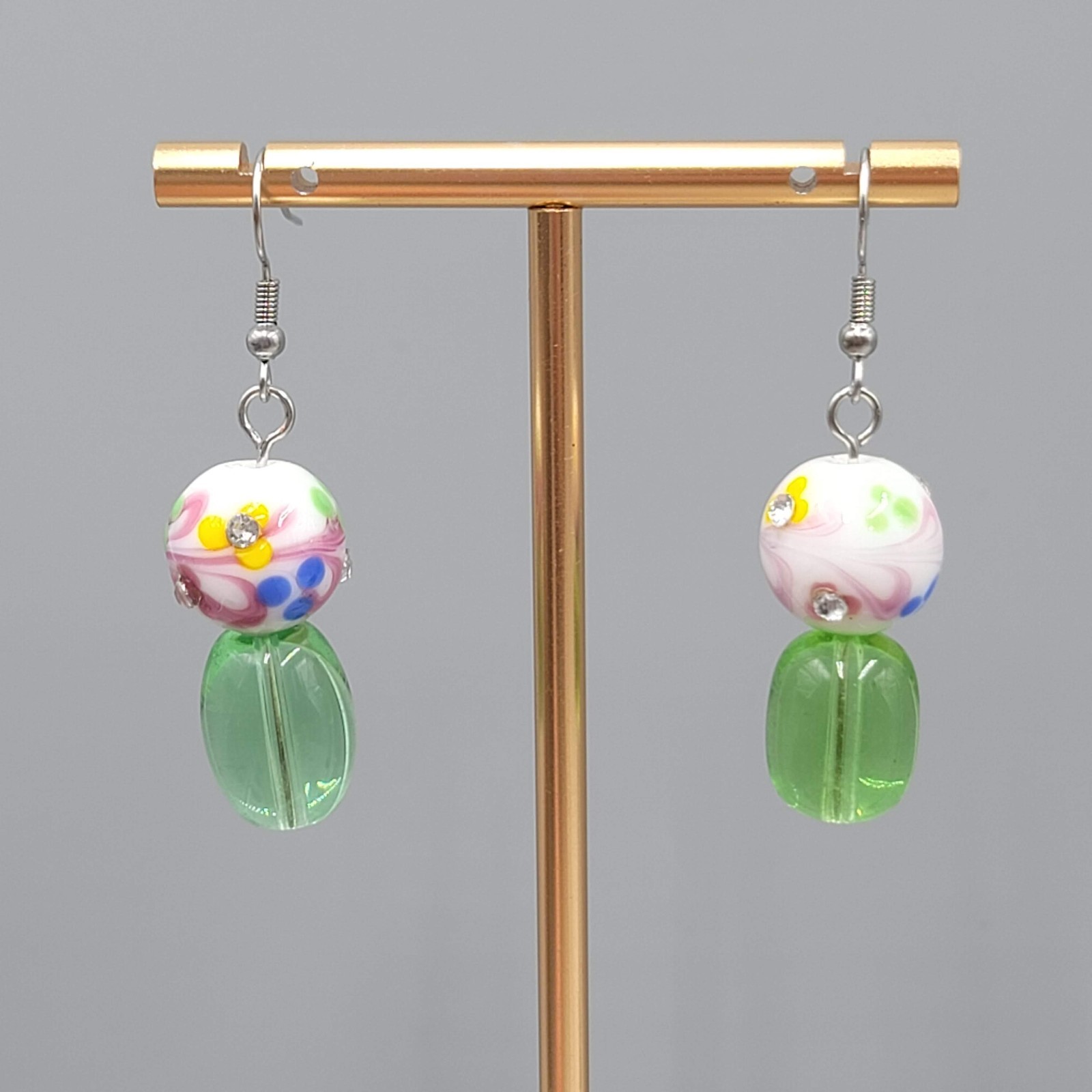 Multicolor White Art Glass Bead Green Pierced Earrings Silver tone Dangle 1 3/8″