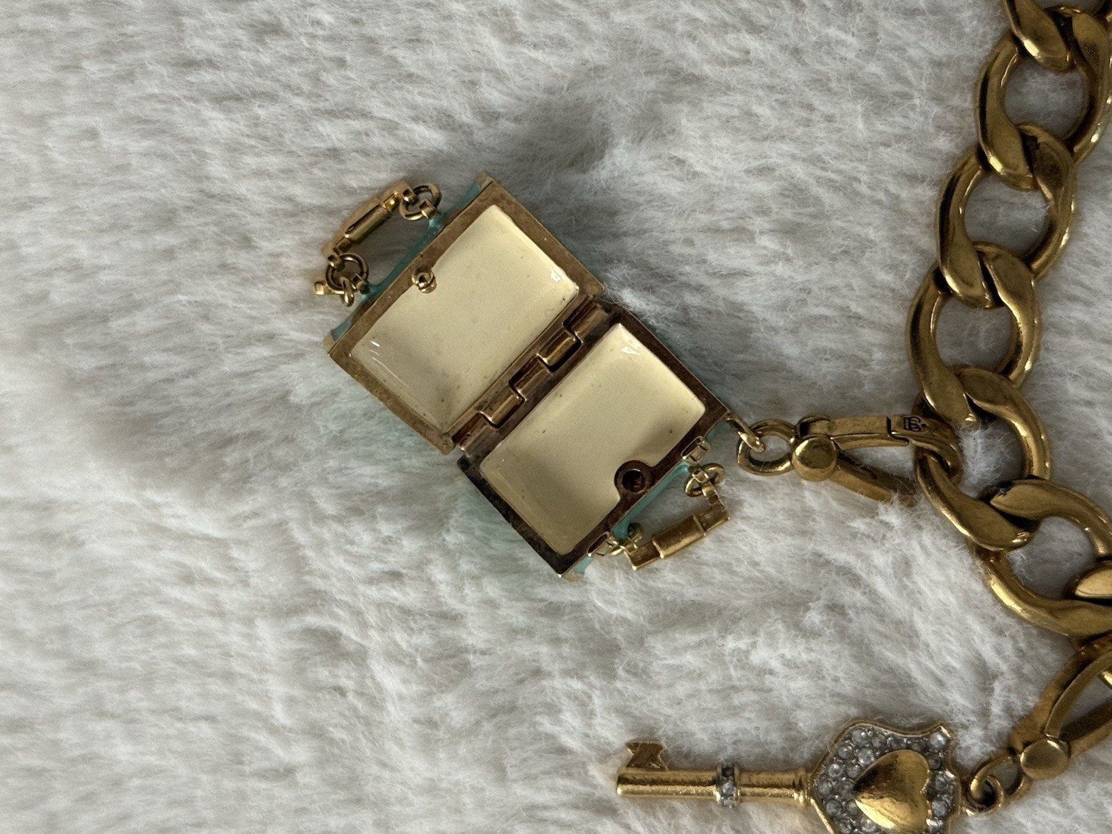 Juicy Couture Gold Tone Curb Link Charm Bracelet Vintage Y2K with 3 Charms