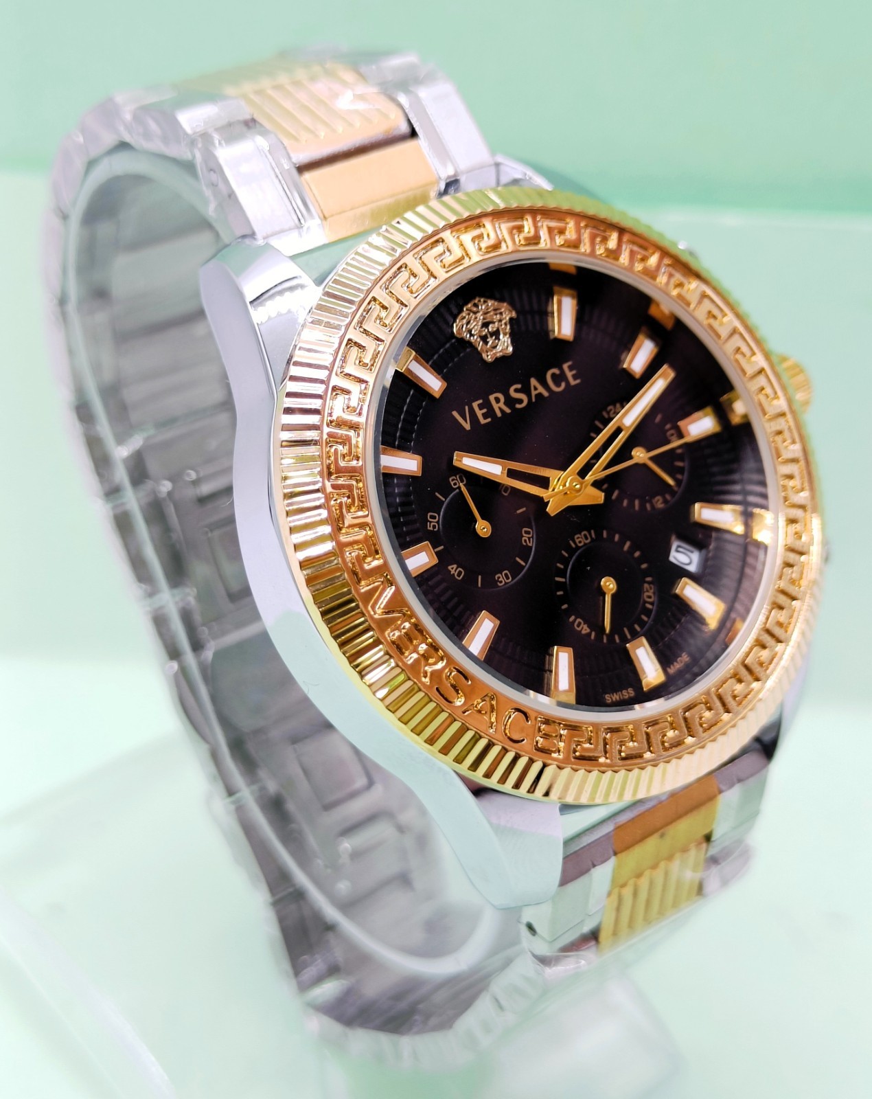 Amazing Versace Date Indicator Chronograph Analog Quartz Men’s Wrist Watch