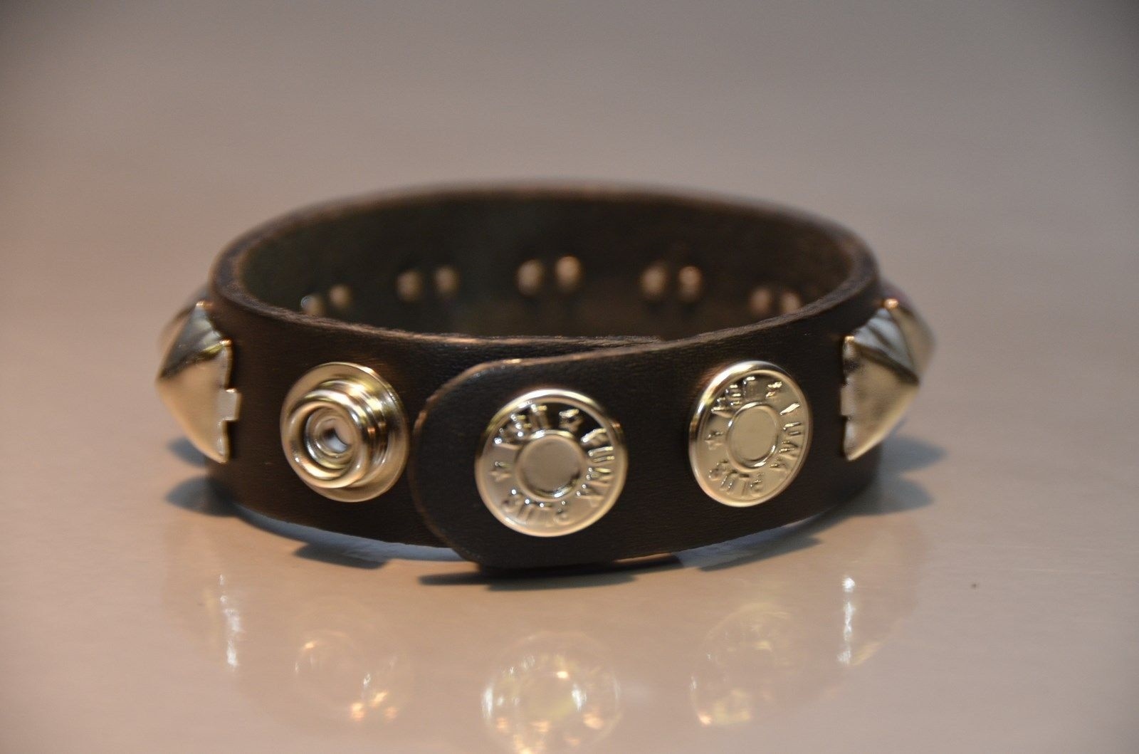 Single Row Silver Pyramid Stud Punk Gothic Bikers Metal Genuine Leather Bracelet