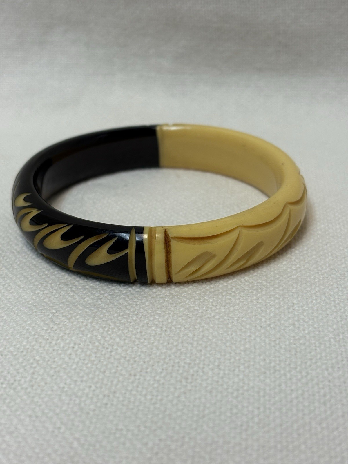 Vintage Unusual Carved 2 Tone Ivory Tone Brown Bangle Bracelet