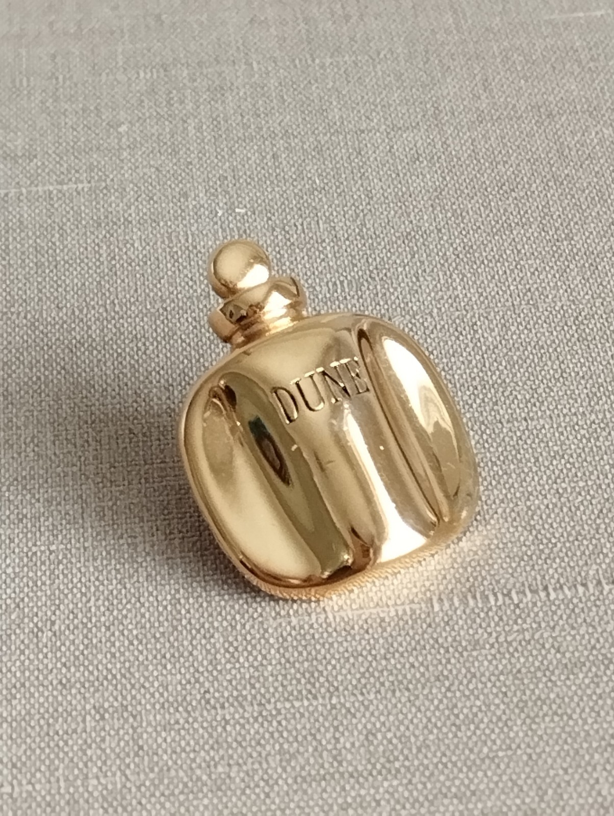 Vintage Christian Dior DUNE Perfume Bottle Gold Tone Novelty Pin Brooch