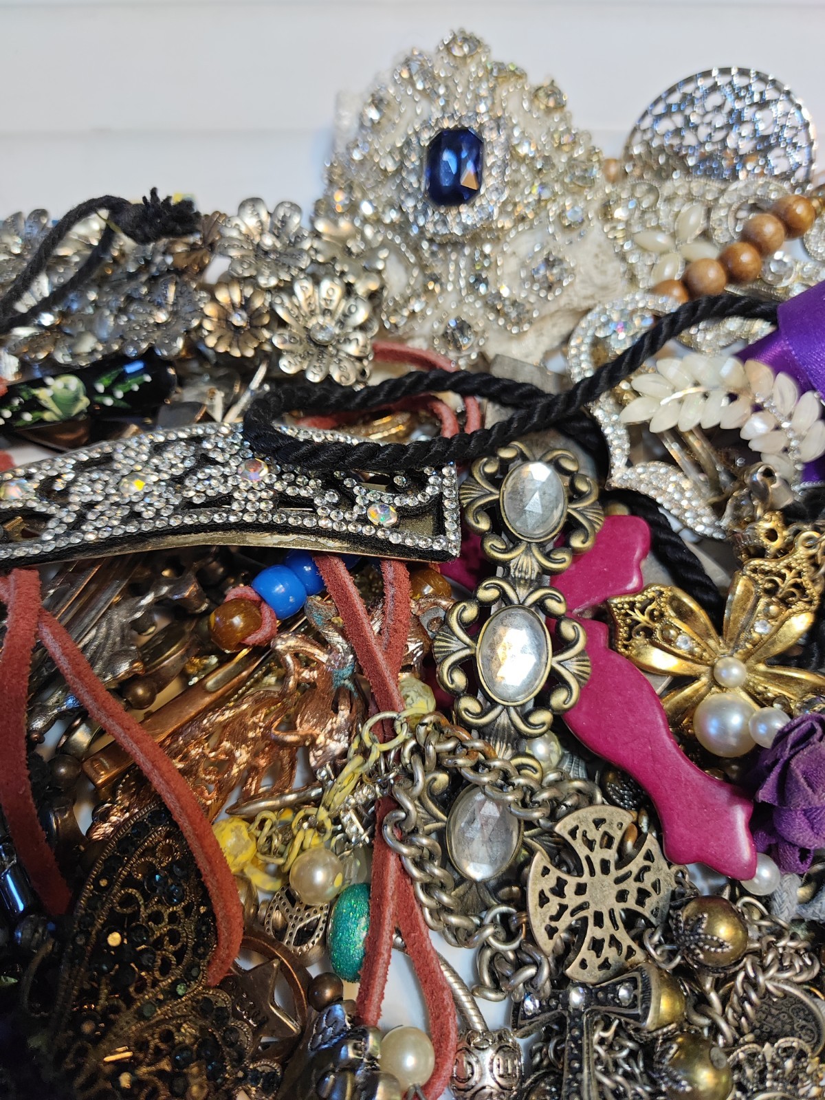 4 Lbs Bulk Women’s Jewelry Bracelet Necklace Beads Rings Earrings Misc vintage