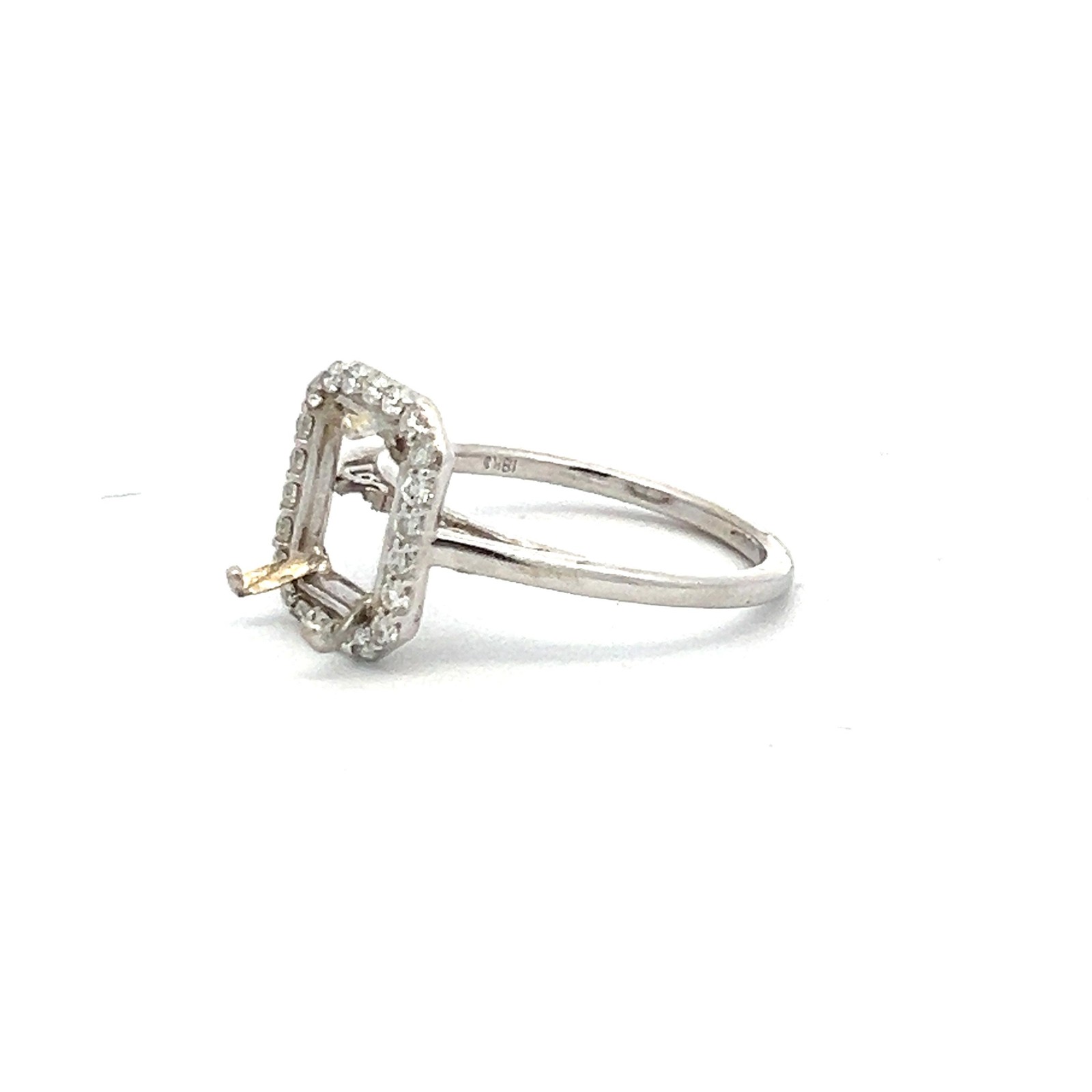 18K Gold Semi Mount Ring with 0.22 Carat Round G VS1 Diamonds Fits 9.56×6.26 mm