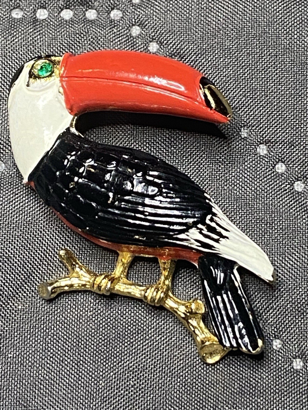 vintage Gerry’s Red White & Black Toucan On Gold Branch Green Crystal Eye