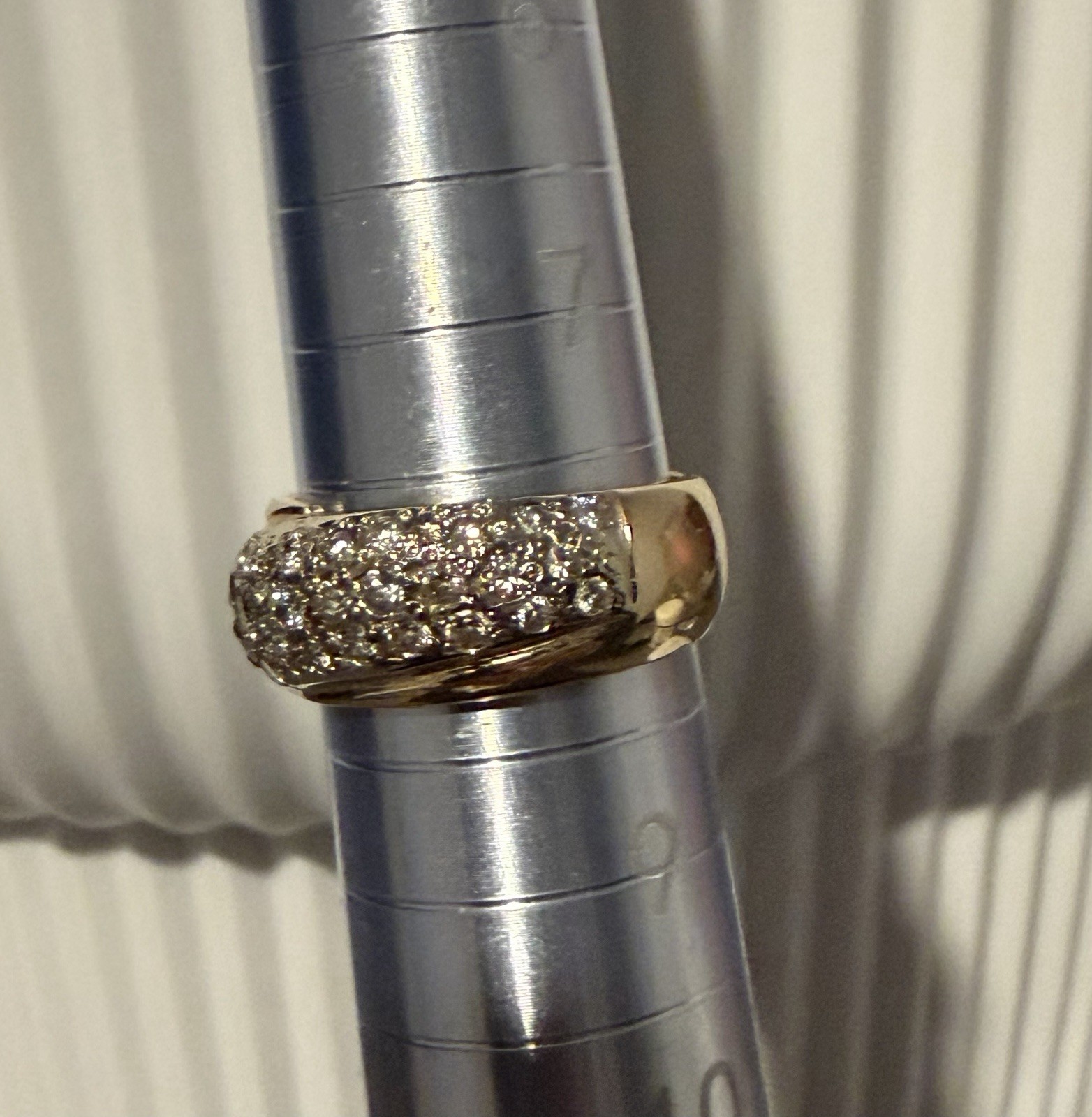 14 k Yellow Gold Pavé Round Diamond Wedding/ anniversary Band Size 8 -10.35 gr