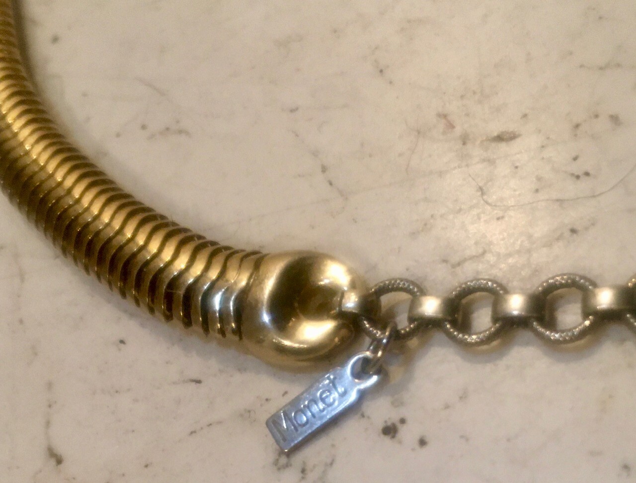 Beautiful 14″ Vintage Signed MONET Flexible Chain NECKLACE with Hook Clasp