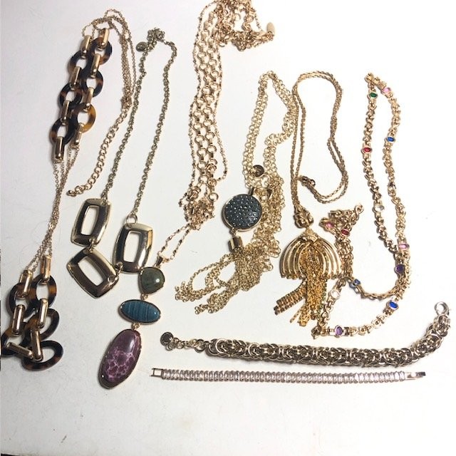 9091 Lot of 8 Fashion Necklaces Pendants Gold Tone Resin Gemstone Tassel Chain