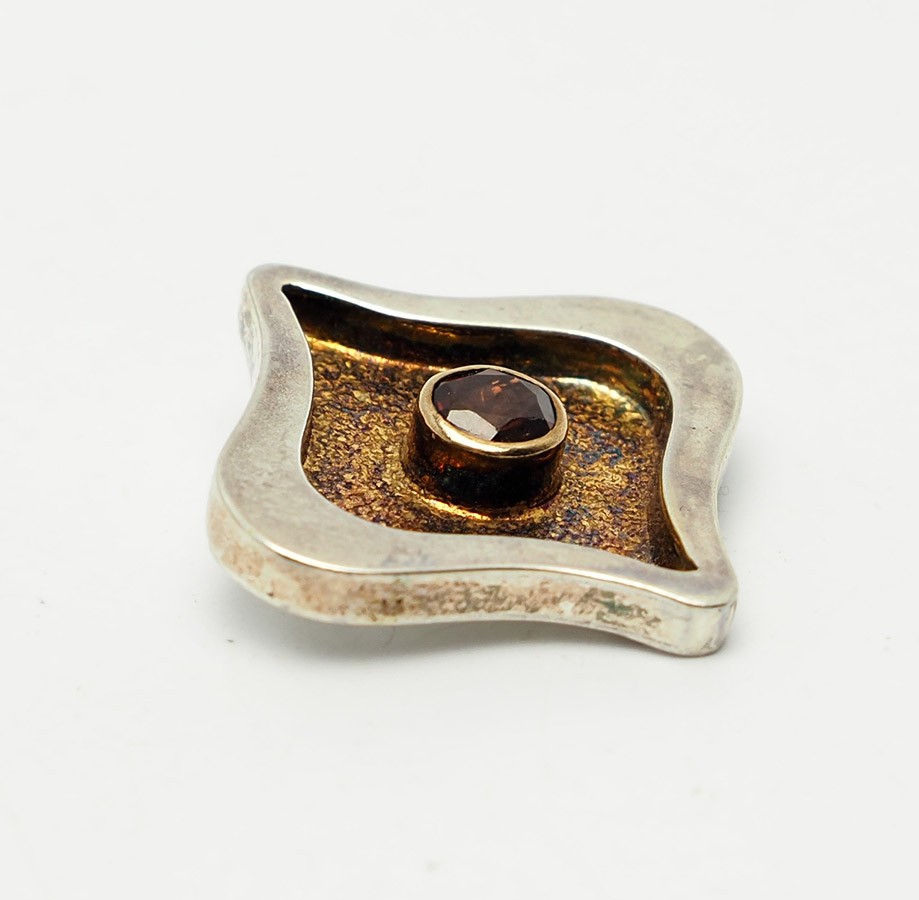 Fun abstract vintage sterling silver garnet brooch pin by YES Silver Studio