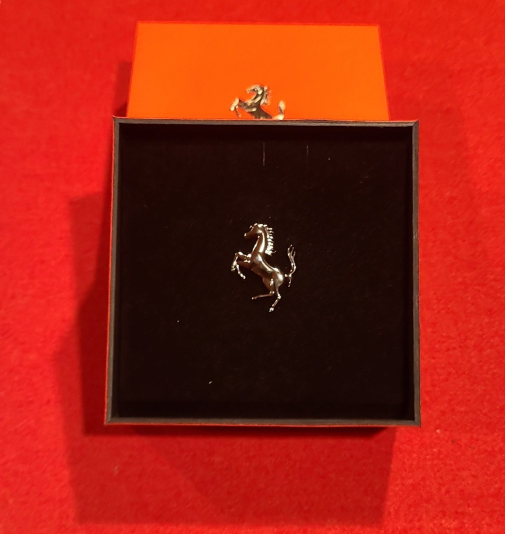Lifestyle Ferrari Store Prancing Horse brooch/pin Ruthenium Chassis finish Itay