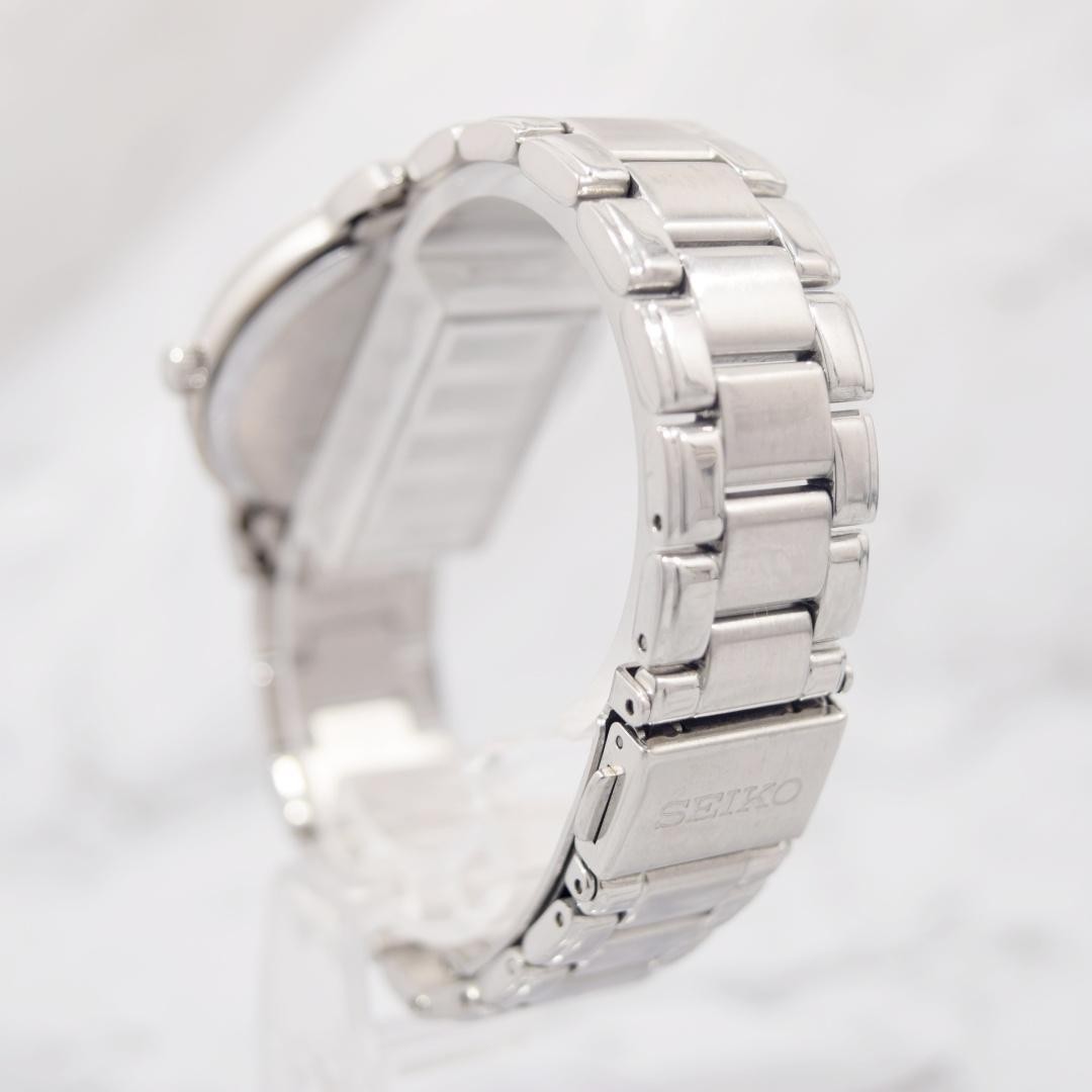 Excellent , SEIKO solar watch with mother-of-pearl dial, unisex. From Japan