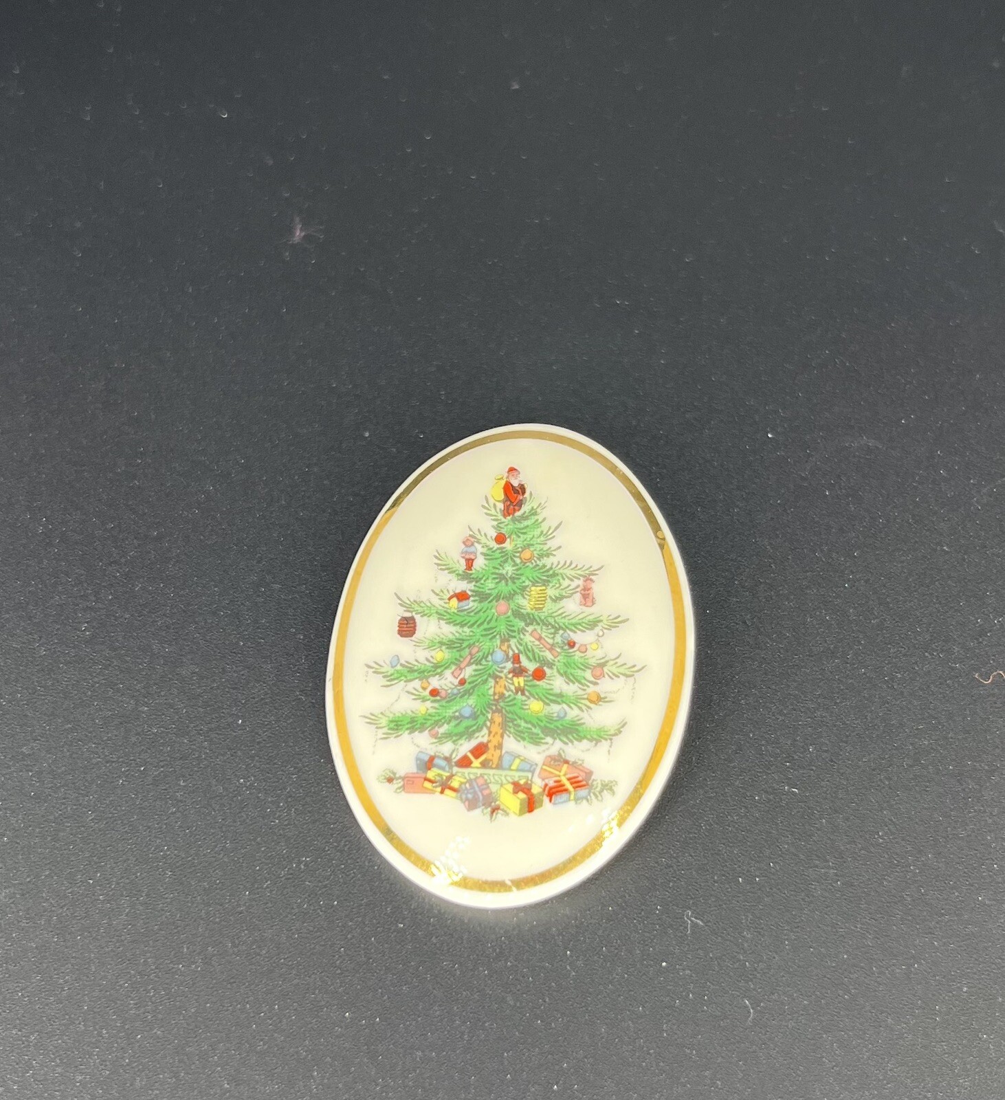 Vtg.SPODE ” CHRISTMAS TREE” CHEER PORCELAIN GOLD PIN