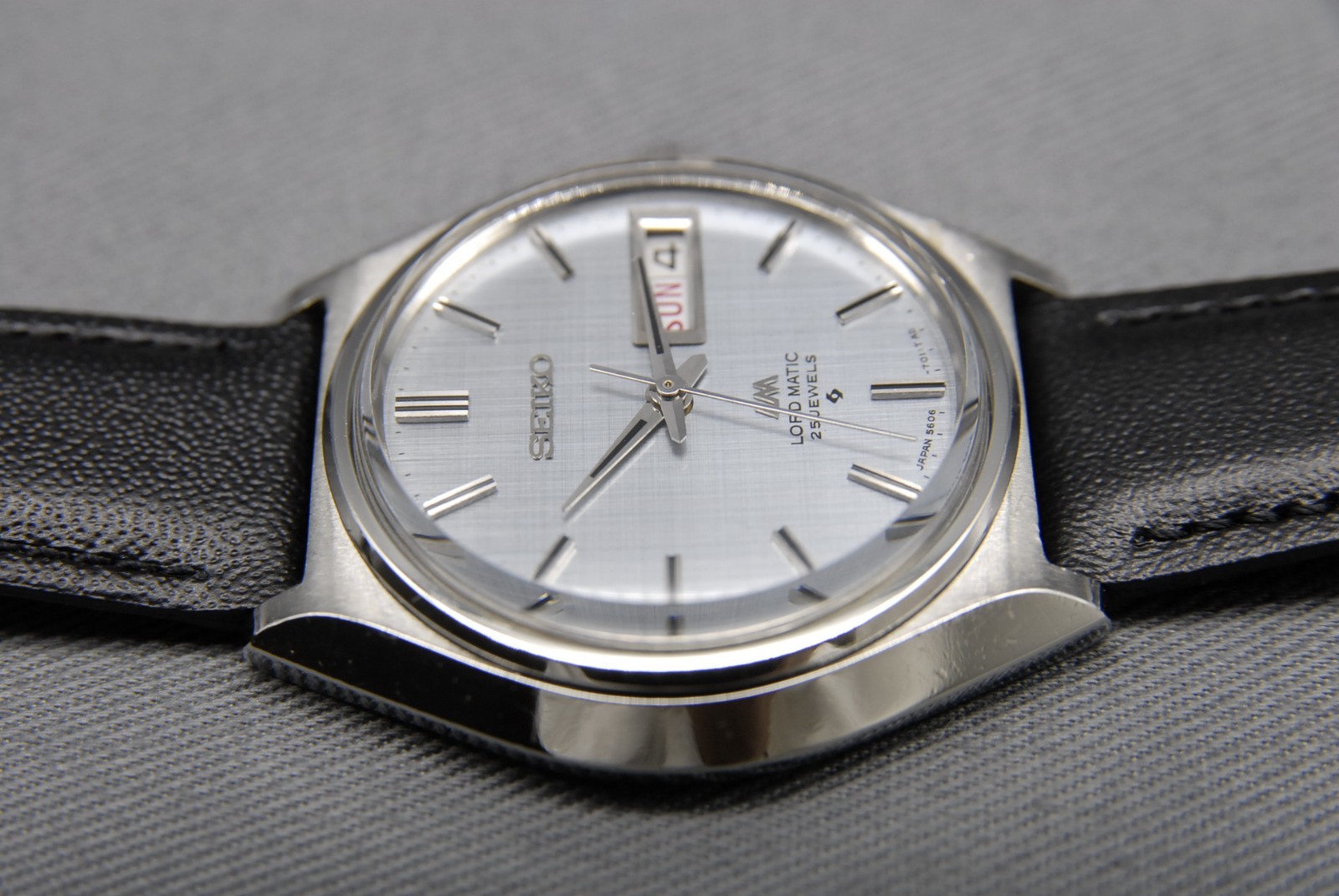 Vintage 1969 [N MINT] SEIKO Lord Matic 5606-7010 35mm Blue Day/Date AT Men Watch