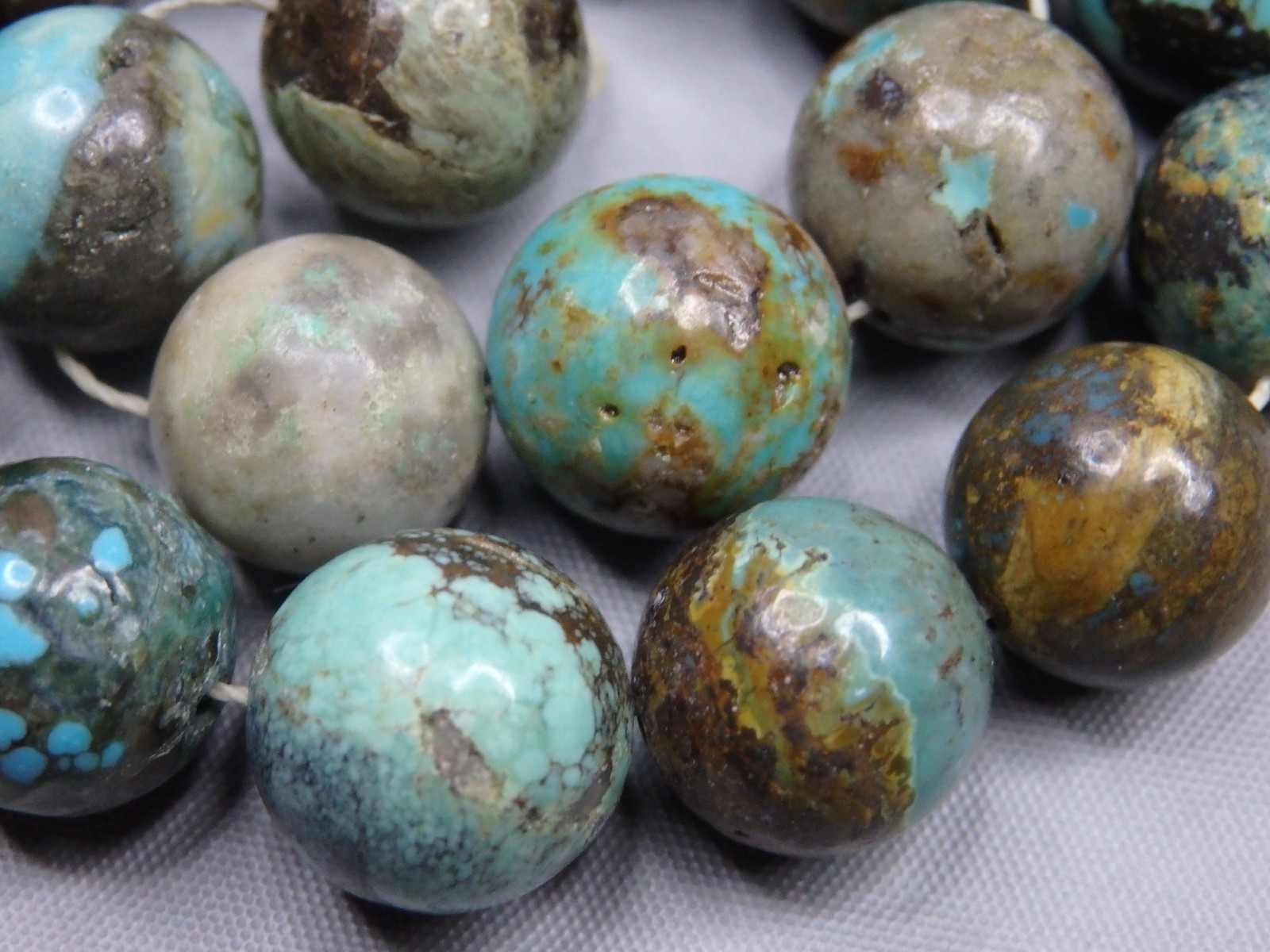 Genuine HUBEI TURQUOISE 11.5-12mm Round Beads 8″ Strand 176cts