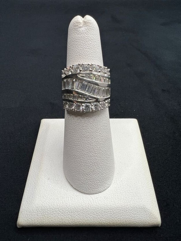 Shiny Round & Baguette White Zirconia Sterling Silver Cocktail Ring Size 6