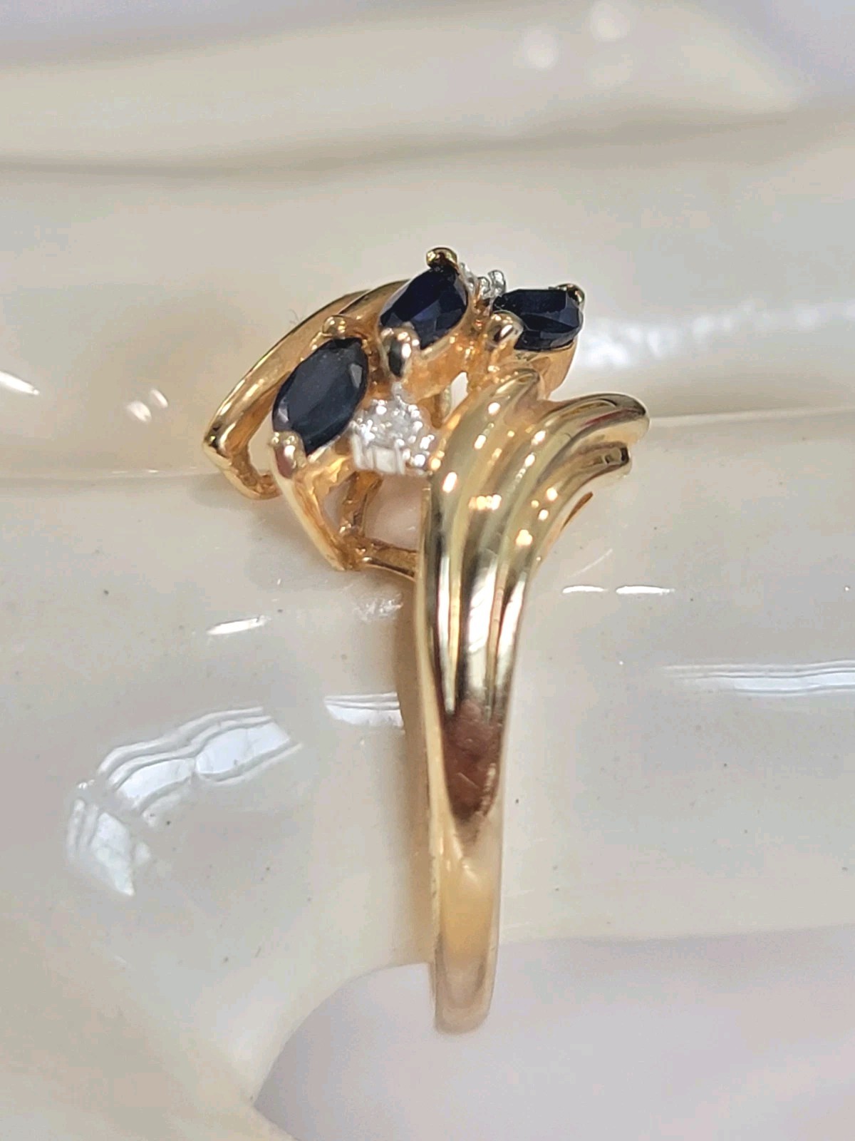 GORGEOUS 14k Ribbed Waves Bypass Blue Sapphire & Natrual Small Diamond Ring Sz 8