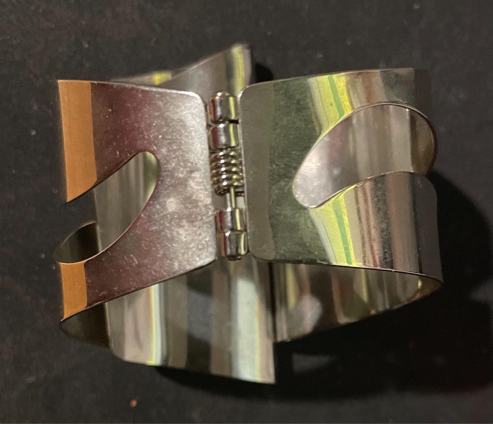 Unique Metal Clamper Hinged Bracelet – Approx 6 In