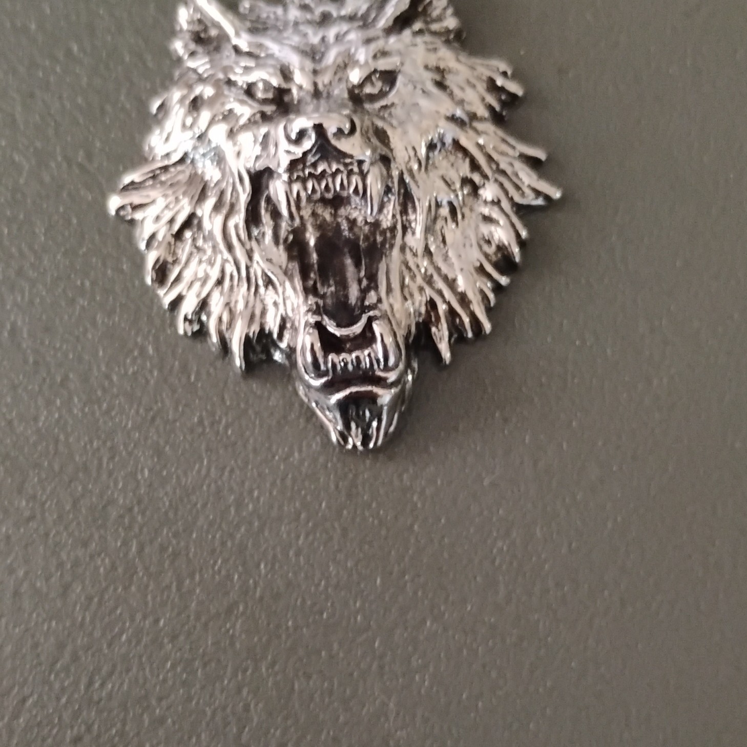 Silver Tone Wolf Head Animal Charm Pendant Necklace Box Chain No Stone