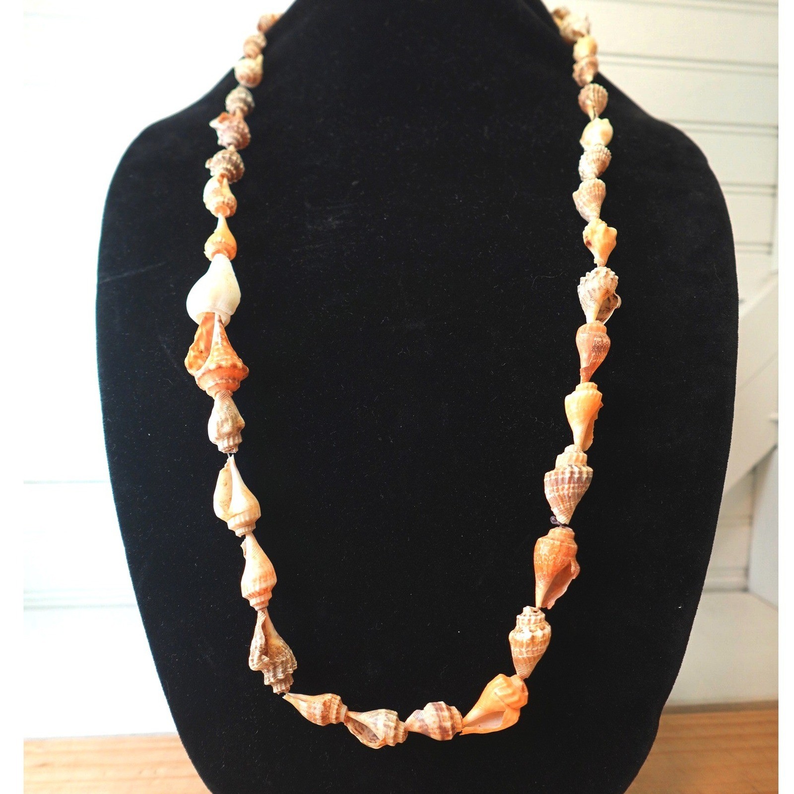 Vintage Conch Shell Necklace Tropical Beach Nautical Jewelry 1 inch shells
