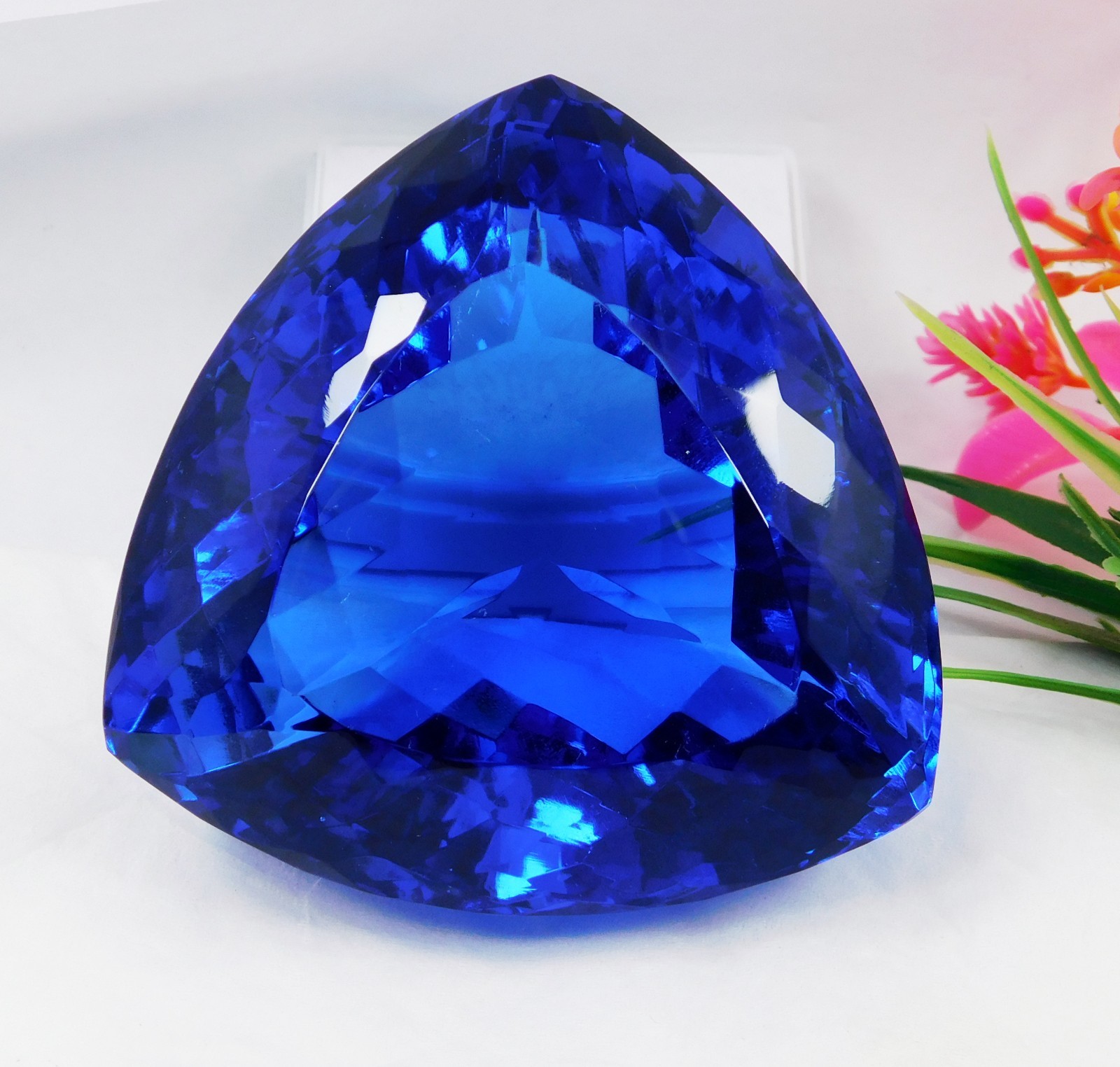 1005 Ct Ultra Large Natural Blue Tanzania Of Tanzanite Trillion Cut Loose Gems