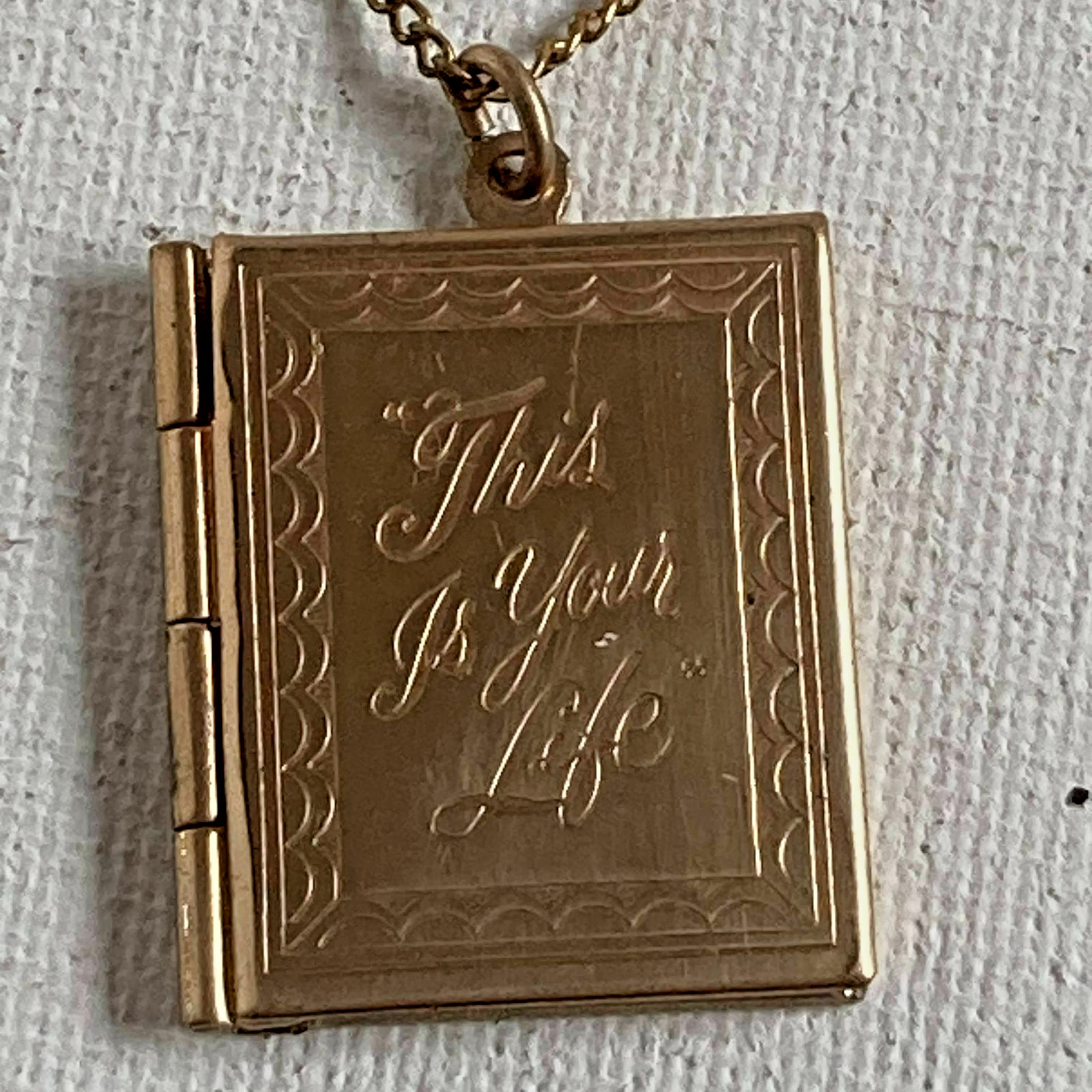 Necklace Vintage This is your Life Album Photo Holder Pendant Gold Tone 16″