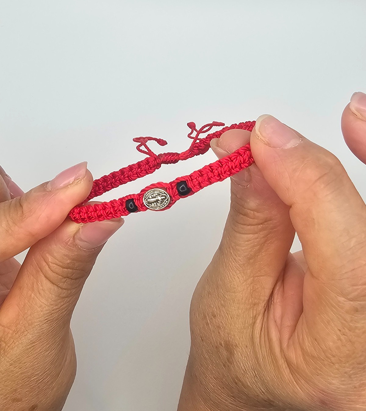 Bracelet Saint Benedict Red Adjustable – Pulsera San Benito proteccion guardia