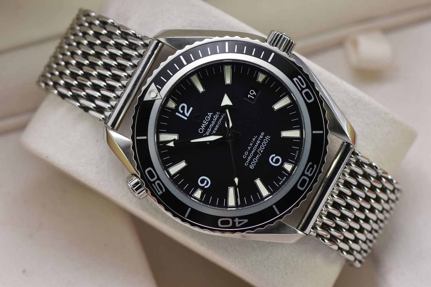Omega Planet Ocean XL 45.5MM Auto Black Dial Shark Mesh Bracelet 2500D 2200.53