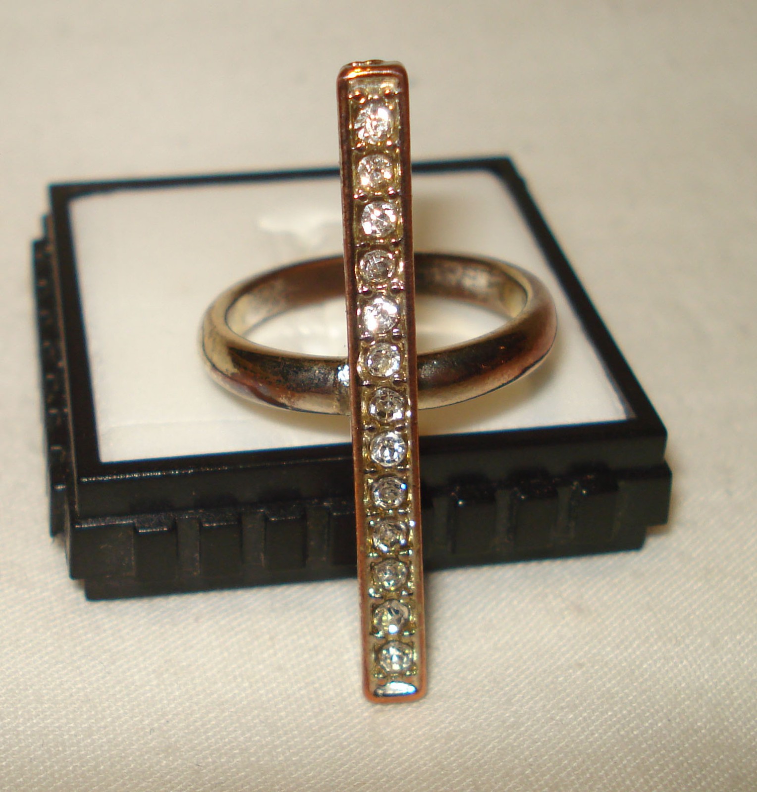 Gold Tone Rhinestones Long Pave Finger Size 9 Costume Jewelry 1 ½” Bar Ring