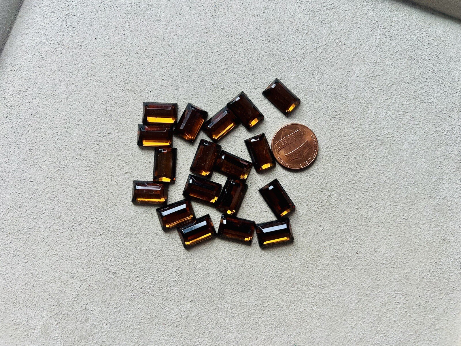18 VINTAGE AMBER ORANGE FACETED RECTANGULAR CZECH GLASS 14mm X 9mm CABOCHON LOT