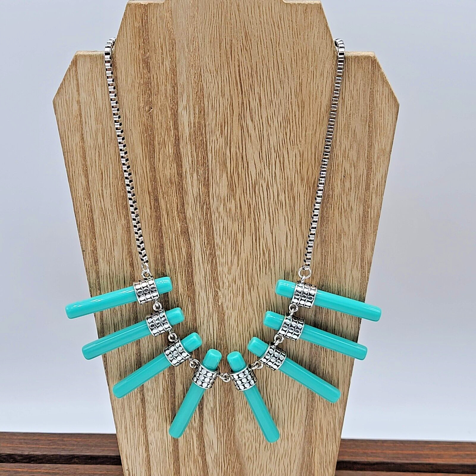7 Charming Sisters”Nothing Compares”Silver Box Link & Turquoise Acrylic Necklace